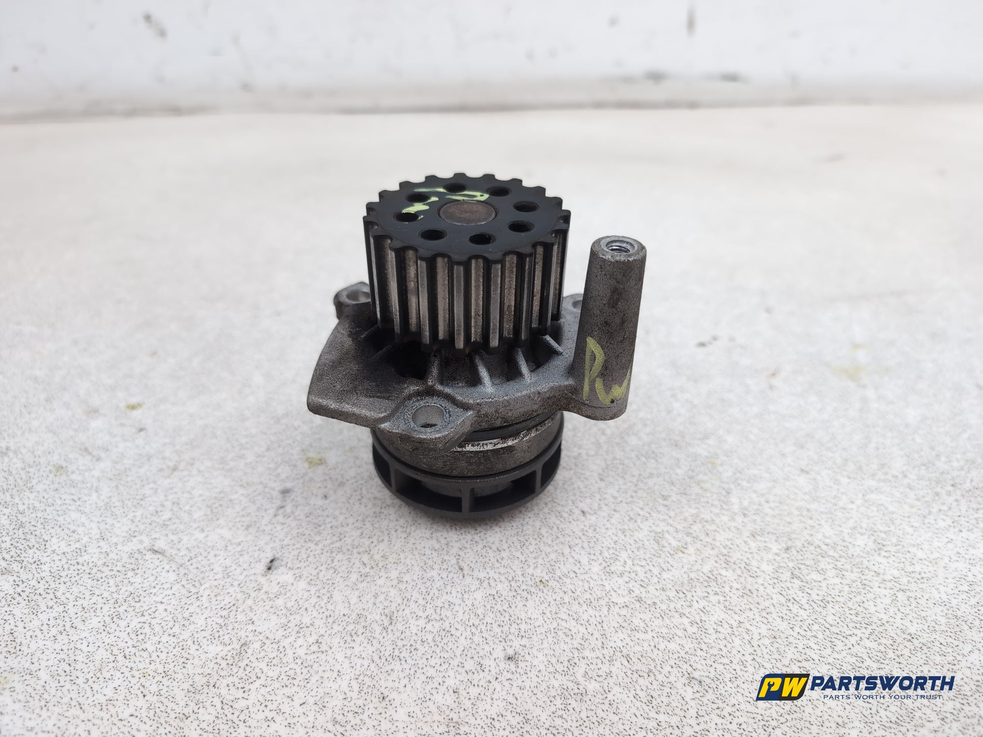 Audi A1 Contrast Edition Tdi 1.6l Diesel Coolant Water Pump 2008-2012 - photo 2