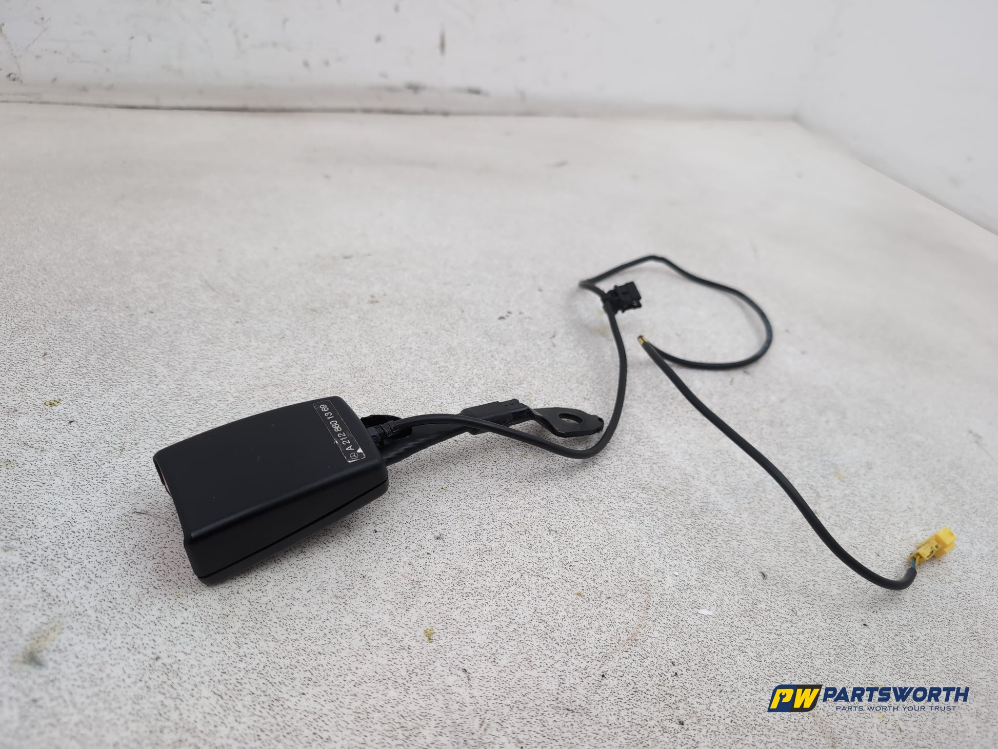 Mercedes-Benz E220 E-Class W212 Seat Belt Buckle Front Left/Right A2128601369 - photo 2