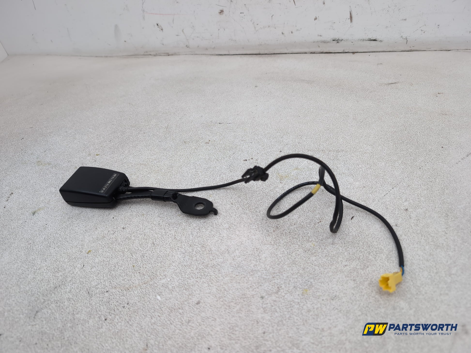 Mercedes-Benz E220 E-Class W212 Seat Belt Buckle Front Left/Right A2128601369 - photo 2