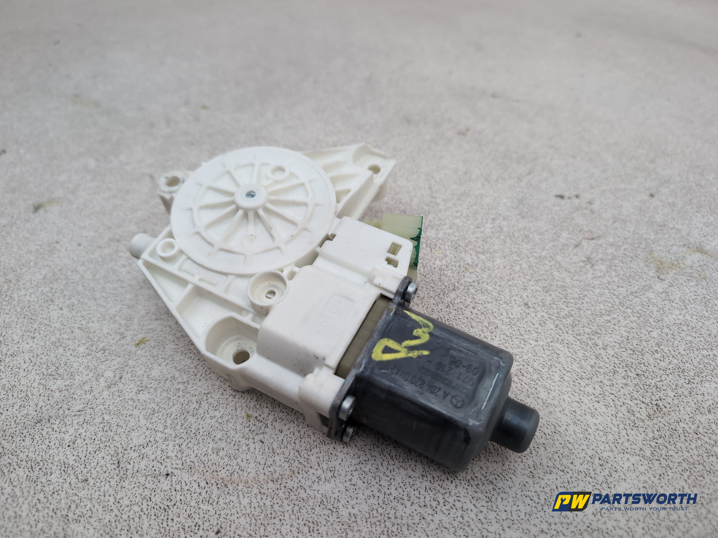 Mercedes-Benz E220 E-Class W212 Left Front Window Motor A2048200142 2009-2016 - photo 2