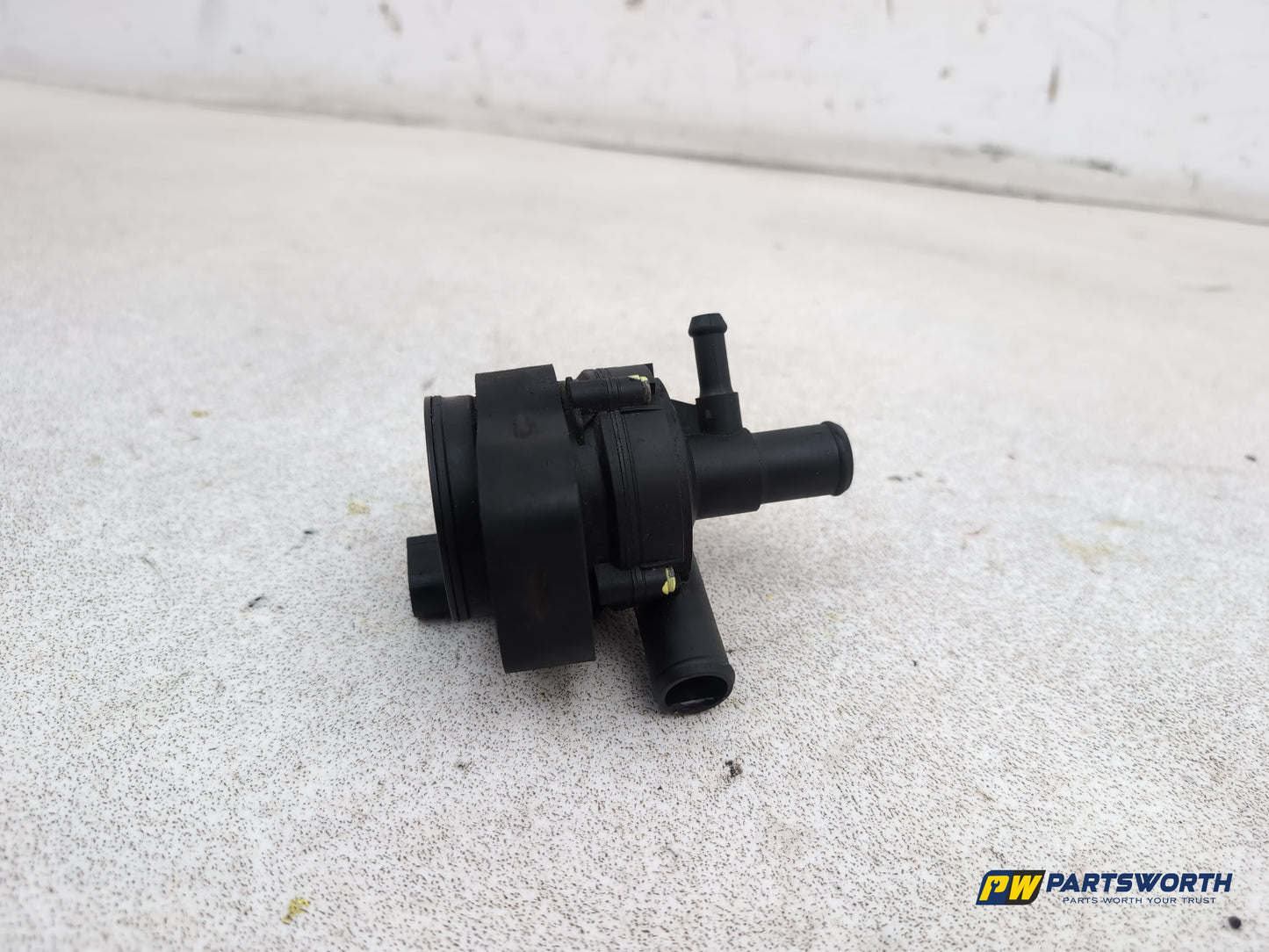 Mercedes-Benz E-Class E220 Blueef-Cy Water Coolant Pump A2118350028 2009-2016 - photo 2