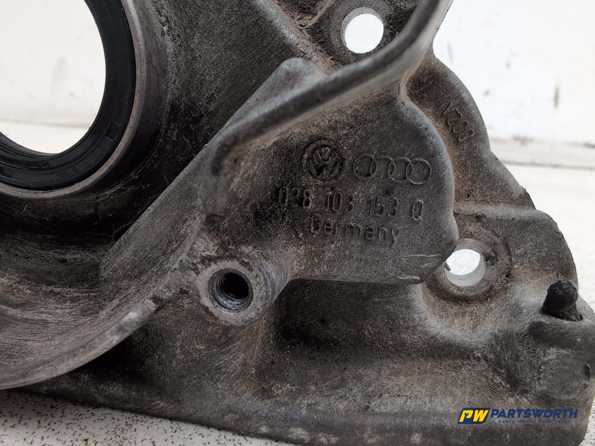 Audi A1 Contrast Edition Tdi 1.6l Diesel Crankshaft Seal Housing 038103153 - photo 2