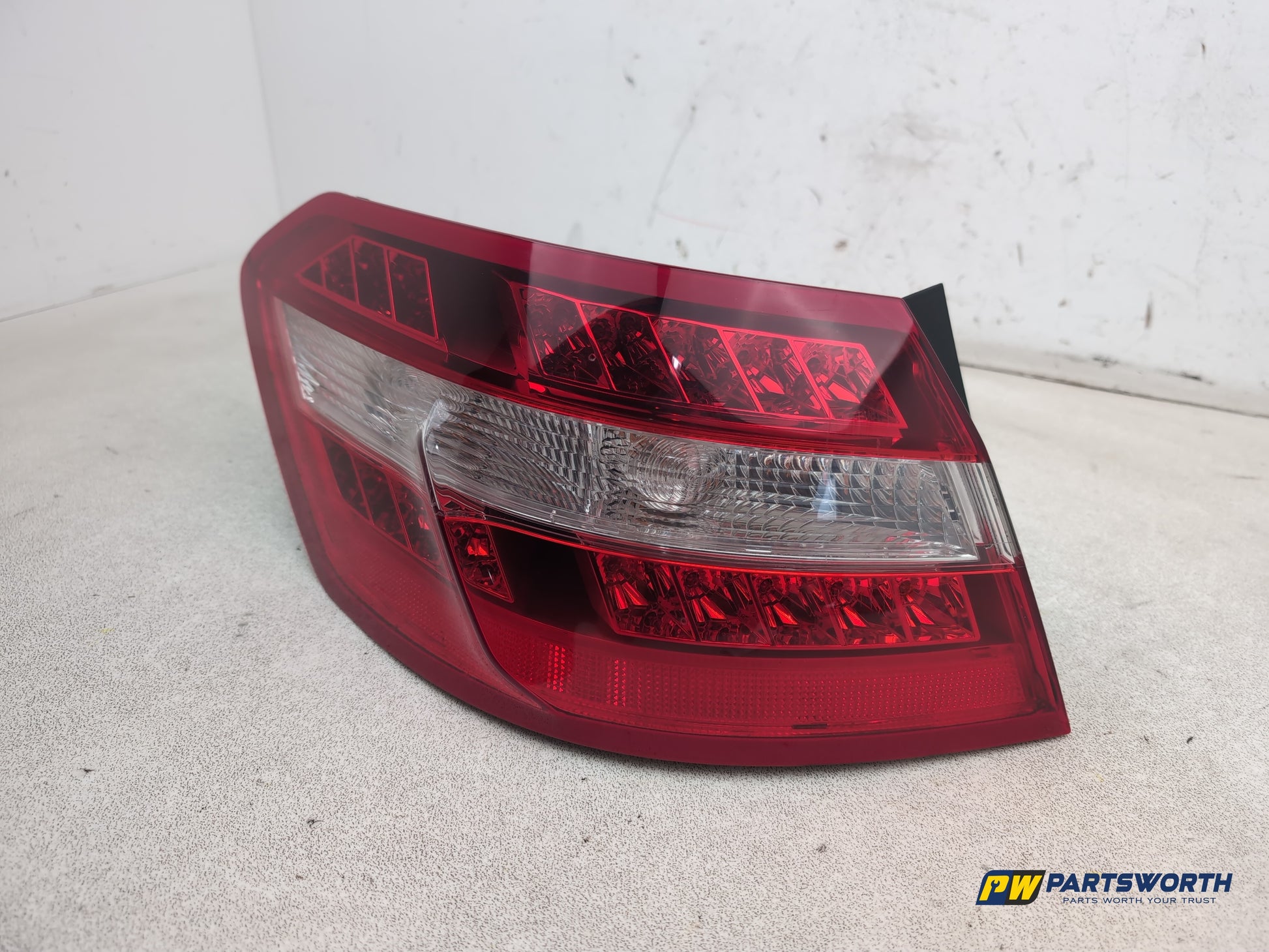 Mercedes-Benz E220 E-Class W212 Lamp Assembly Rear Lh Passenger Side A2128200164 - photo 9