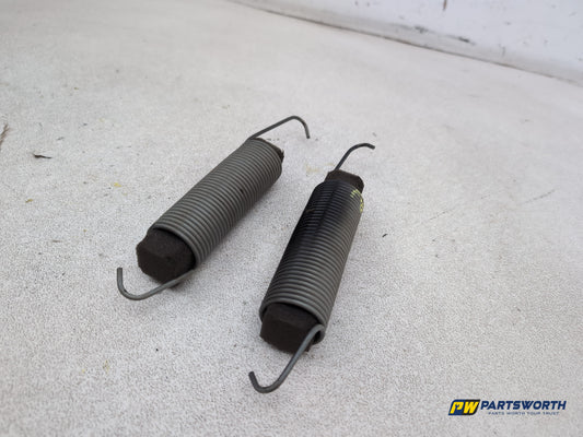Mercedes-Benz E220 E-Classw212 Rear Boot Lid Tension Spring 2009-2016 - photo 2