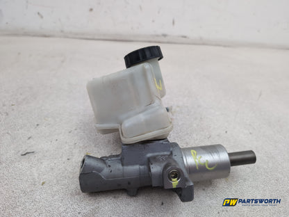Mercedes-Benz E220 E-Class W212 Brake Master Cylinder Assembly A2044300102 - photo 2