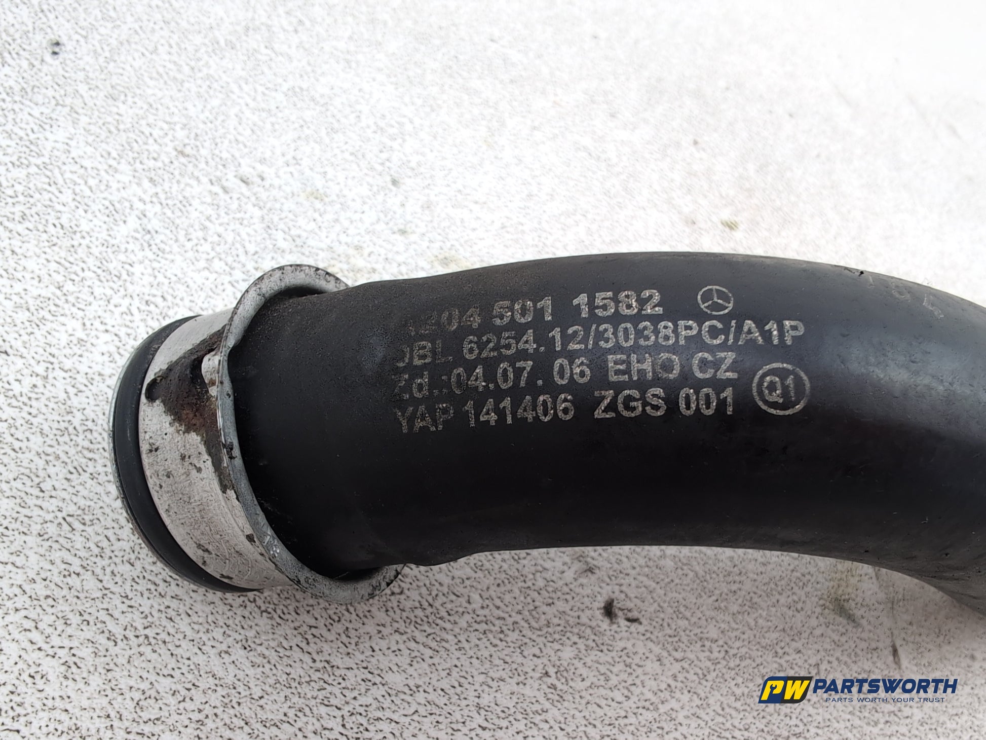 Mercedes-Benz E220 W212 Water Pipe Coolant Hose Engine Cooling A2045011582 - photo 2