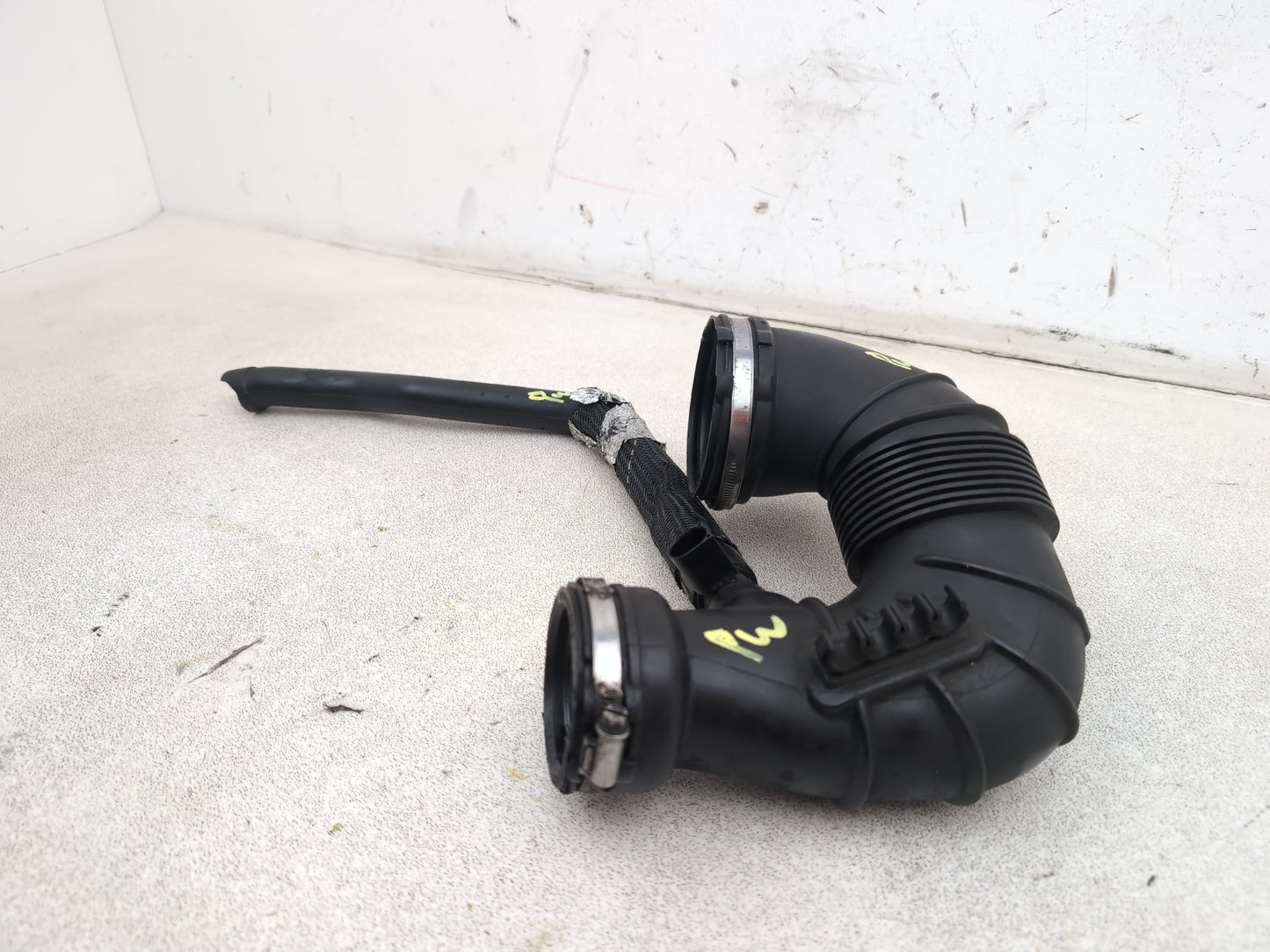 Mercedes-Benz E220 W212 Air Intake Pipe Hose Tube A6510900337 A6510101082 - photo 2