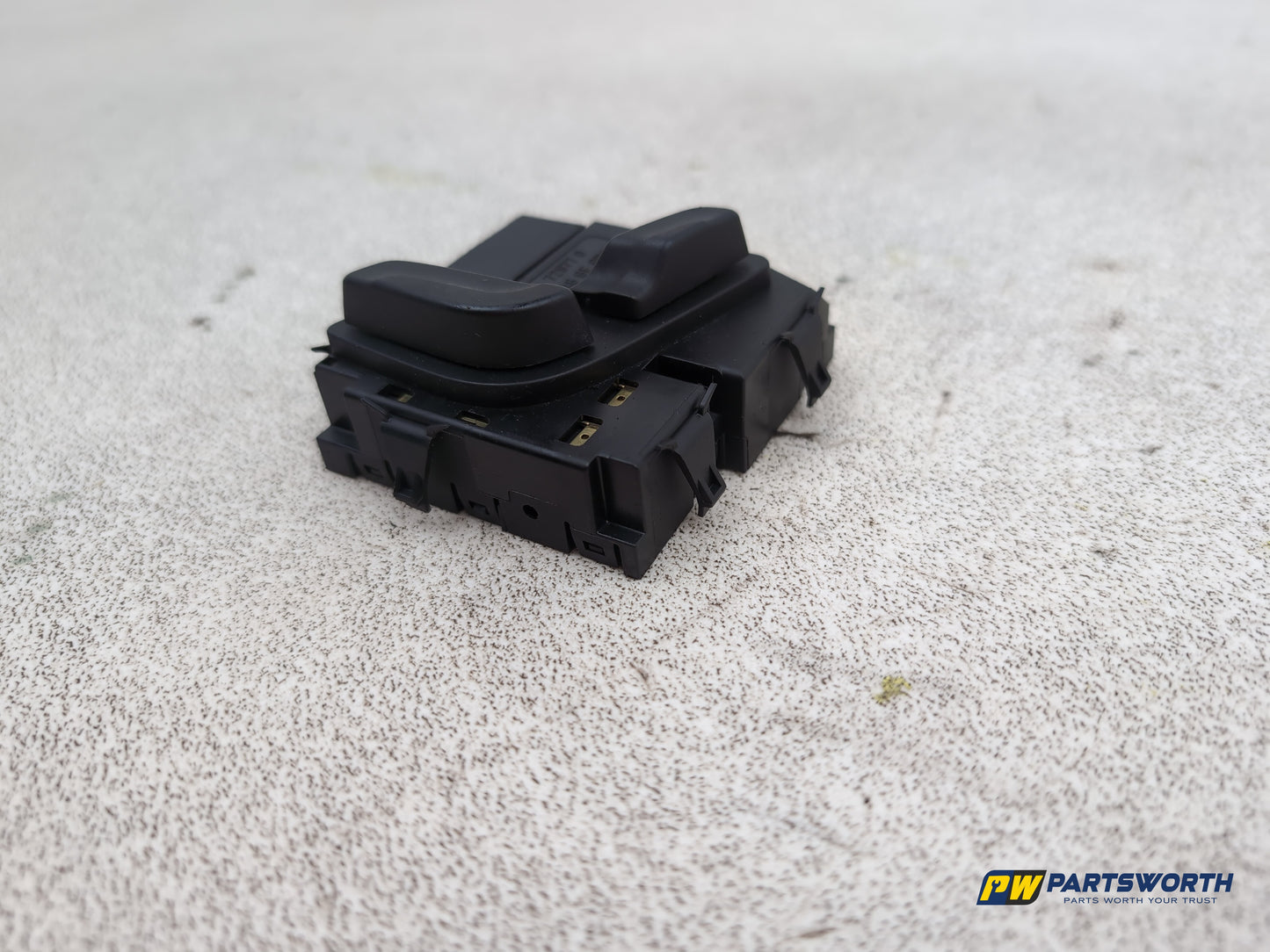 Mercedes-Benz E220 E-Class W212 Front Left Seat Control Switch A2048701858 - photo 2