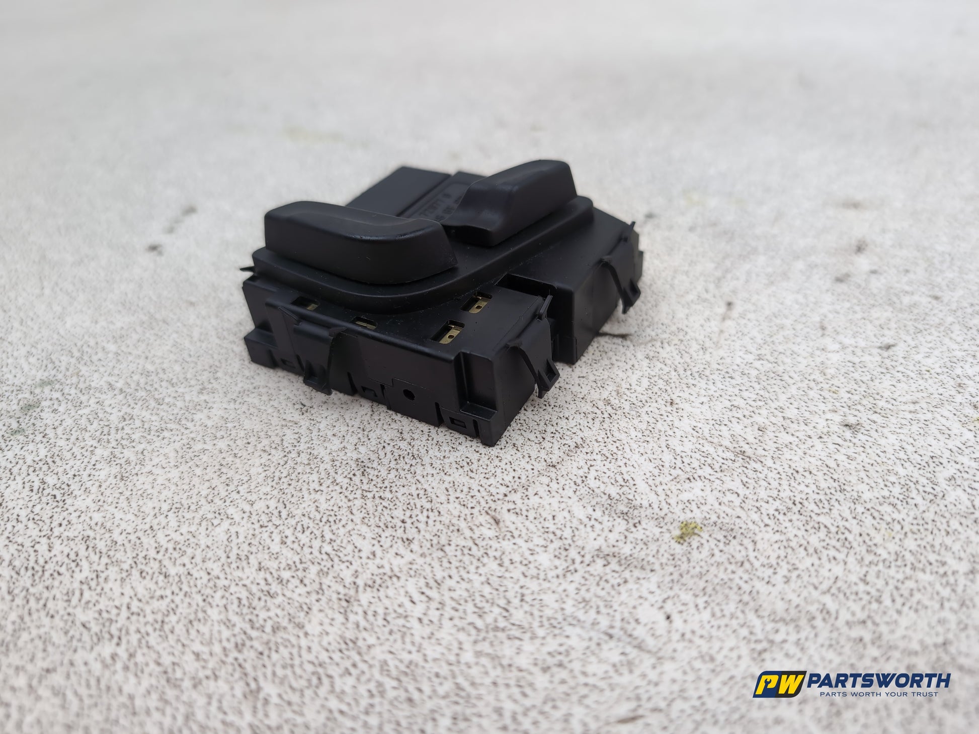 Mercedes-Benz E220 E-Class W212 Front Left Seat Control Switch A2048701858 - photo 2