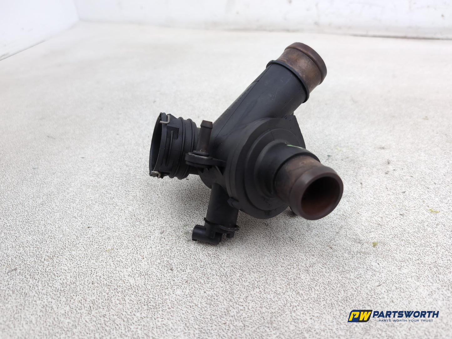 Mercedes-Benz E220 E-Class W212 Thermostat Housing A6512000615 2009-2016 - photo 2
