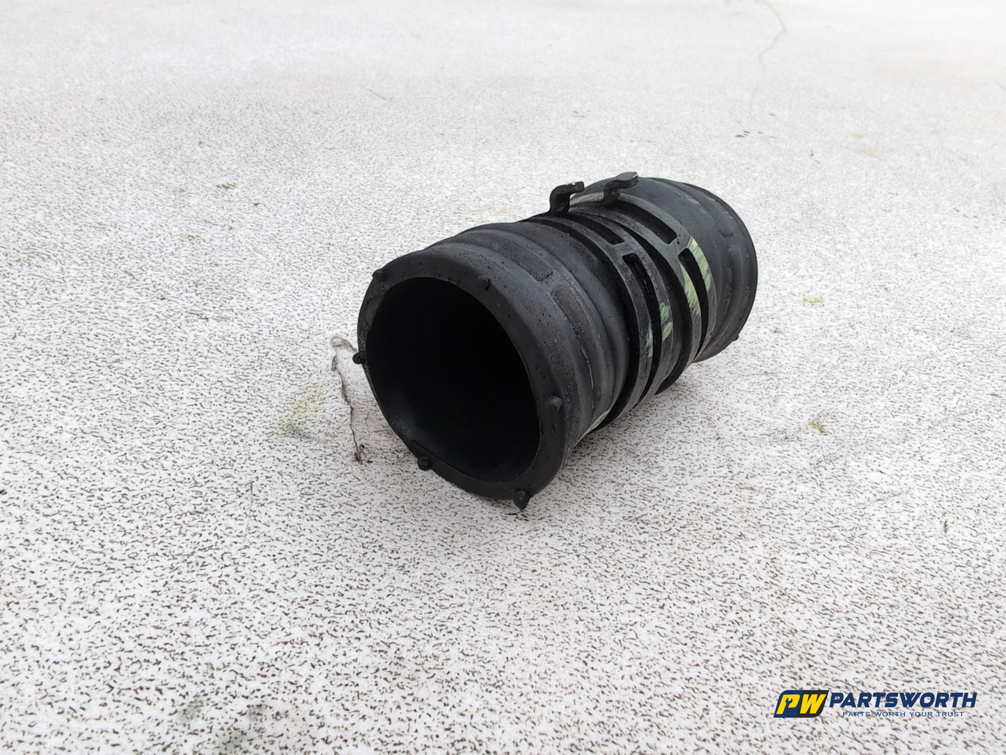 Mercedes-Benz E220 E-Class W212 Coolant Hose Pipe Connector 2009-2016 - photo 2