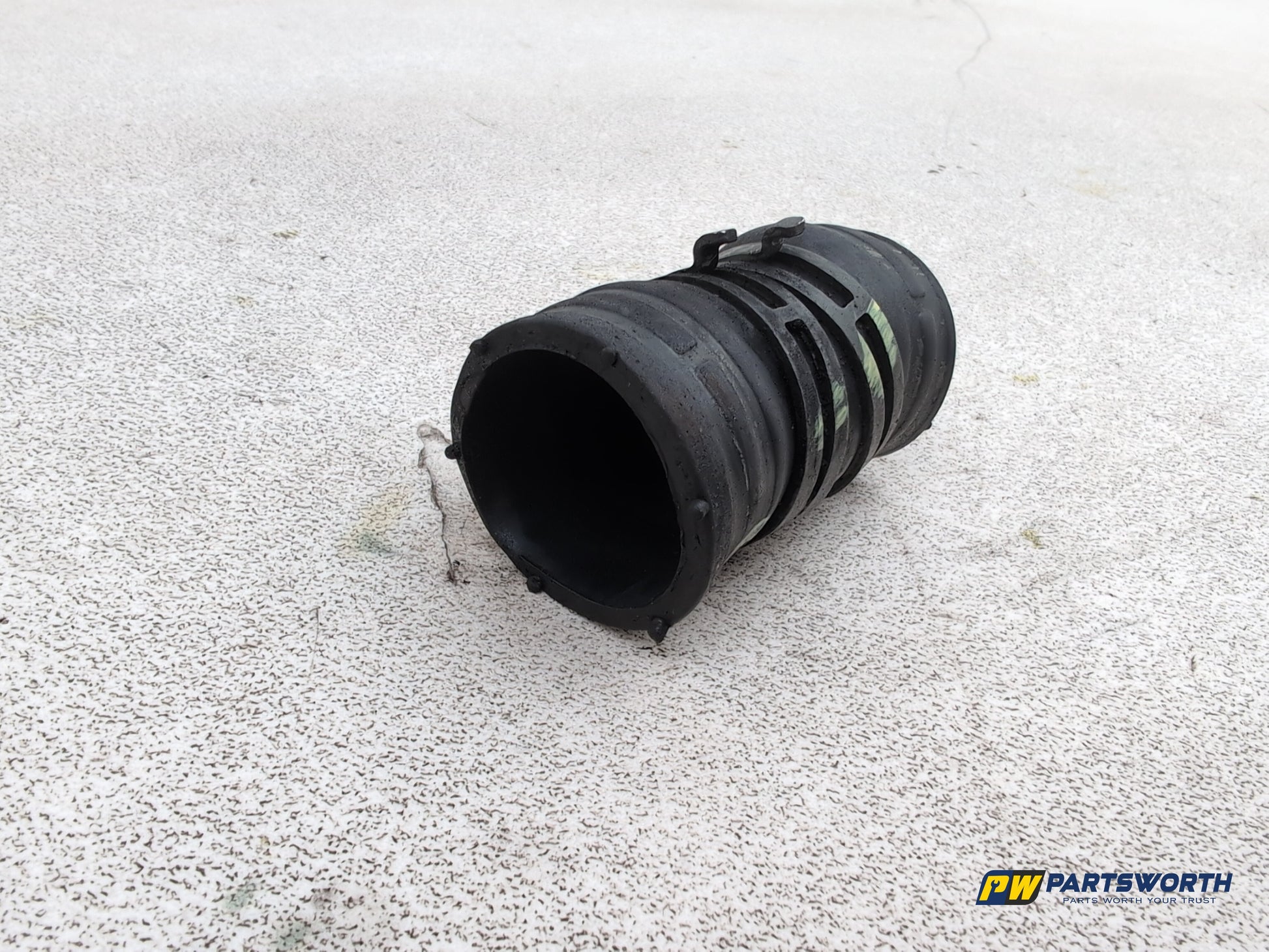 Mercedes-Benz E220 E-Class W212 Coolant Hose Pipe Connector 2009-2016 - photo 2