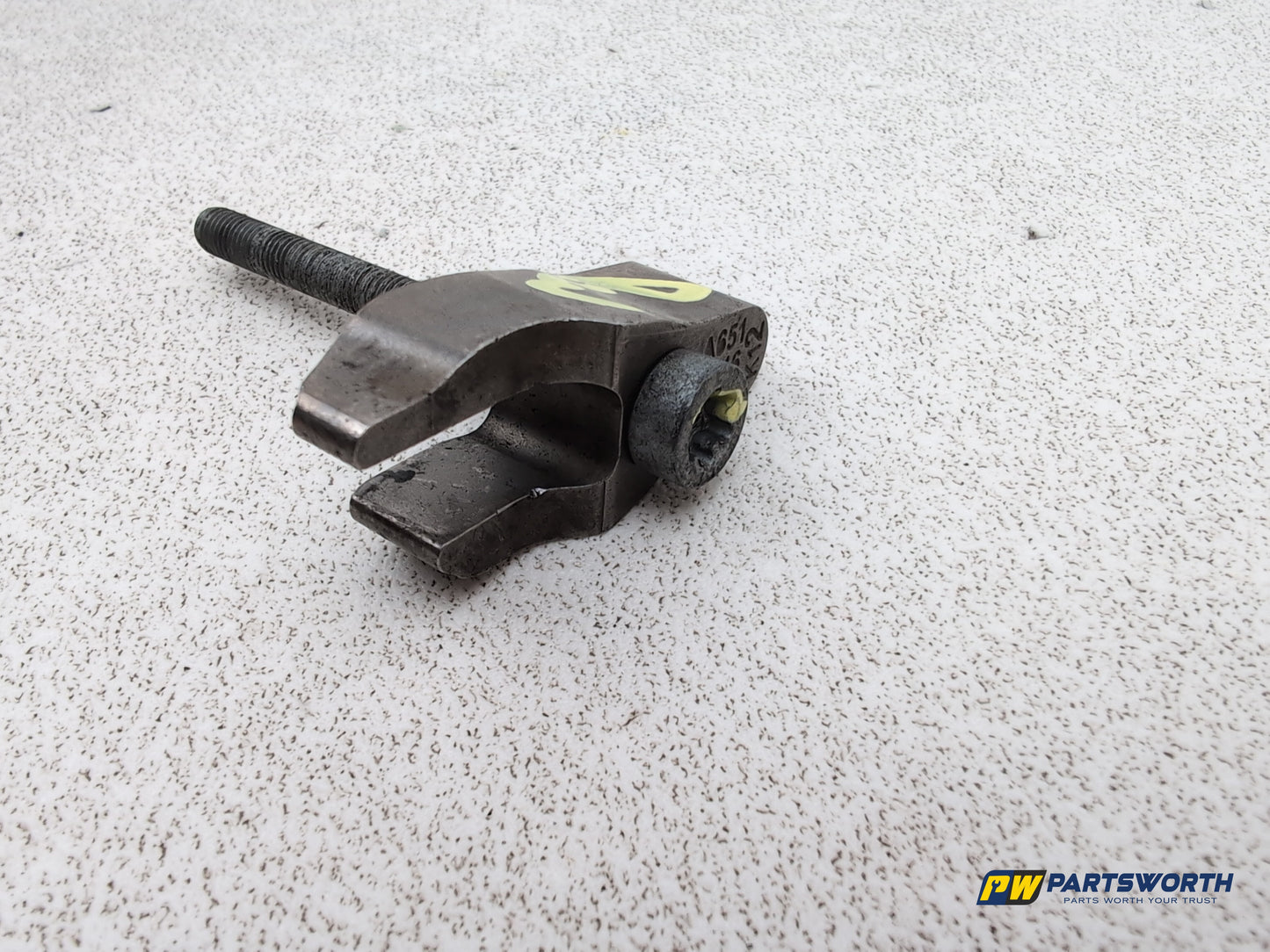 Mercedes-Benz E220 E-Class W212 2.1l Diesel Fuel Injector Clamp With Bolt - photo 2