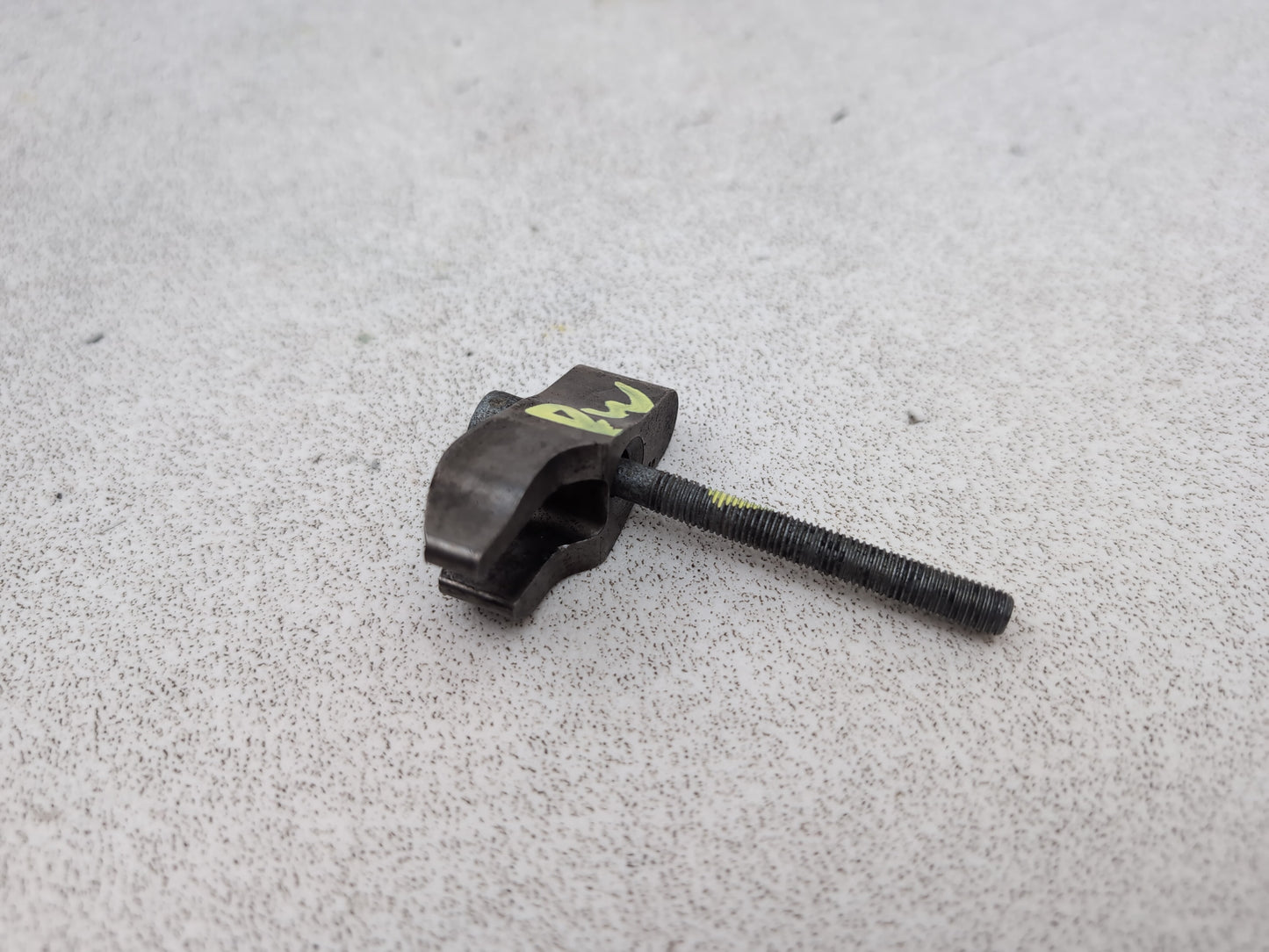 Mercedes-Benz E220 E-Class W212 2.1l Diesel Fuel Injector Clamp With Bolt - photo 2