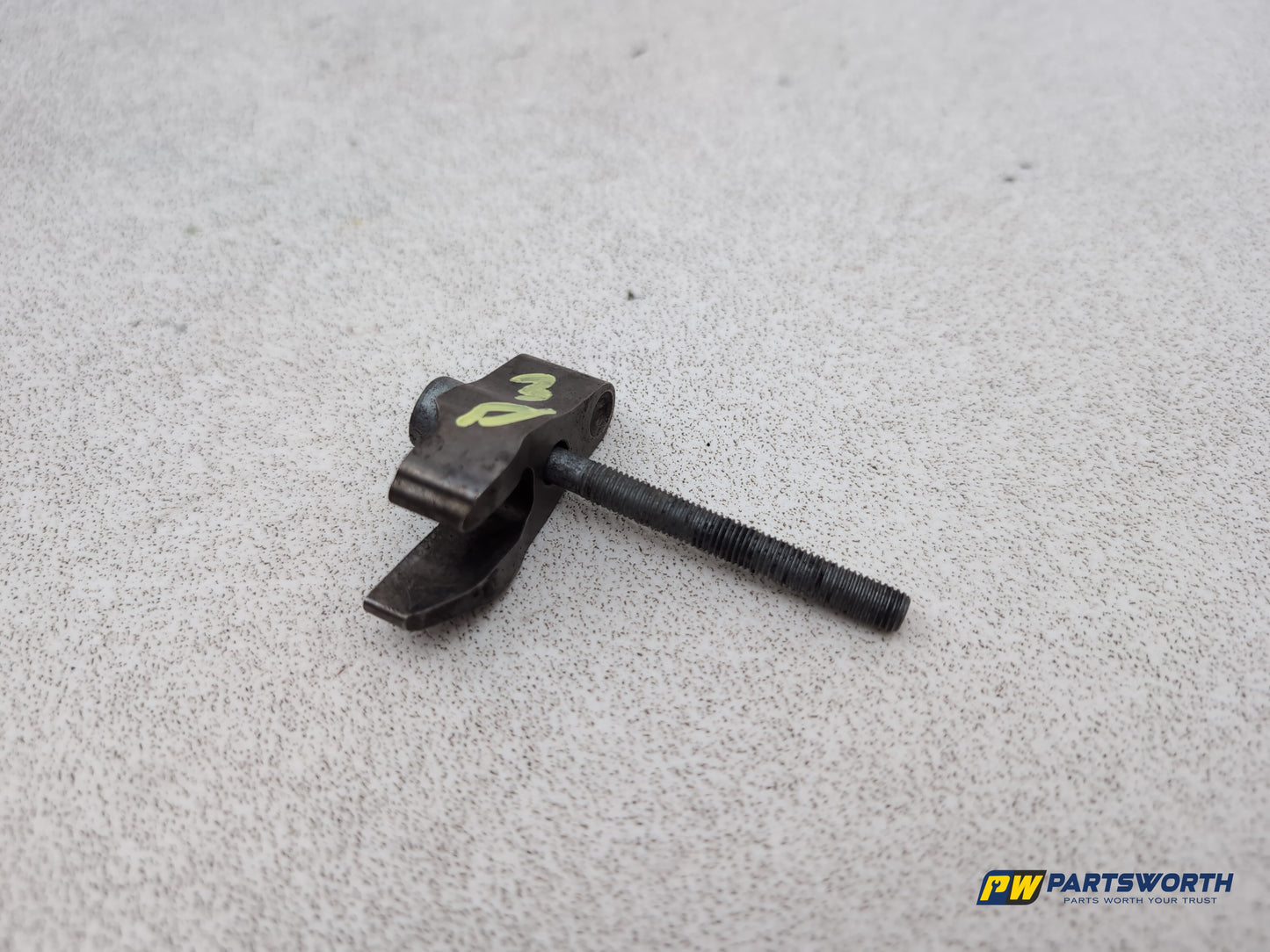 Mercedes-Benz E220 E-Class W212 2.1l Diesel Fuel Injector Clamp With Bolt - photo 2