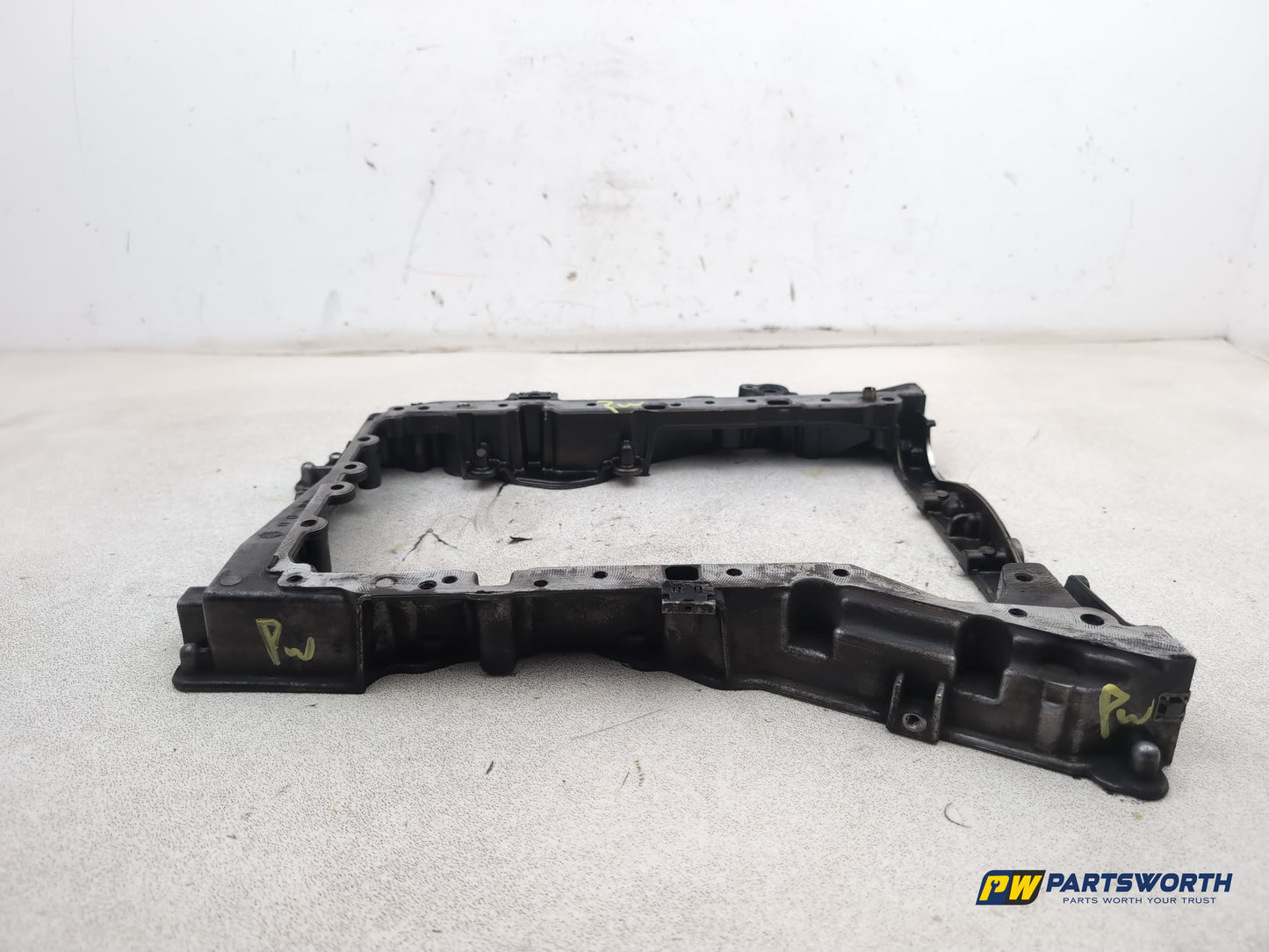 Mercedes-Benz E220 E-Class W212 Engine Oil Pan Upper A6510140202 2009-2016 - photo 2
