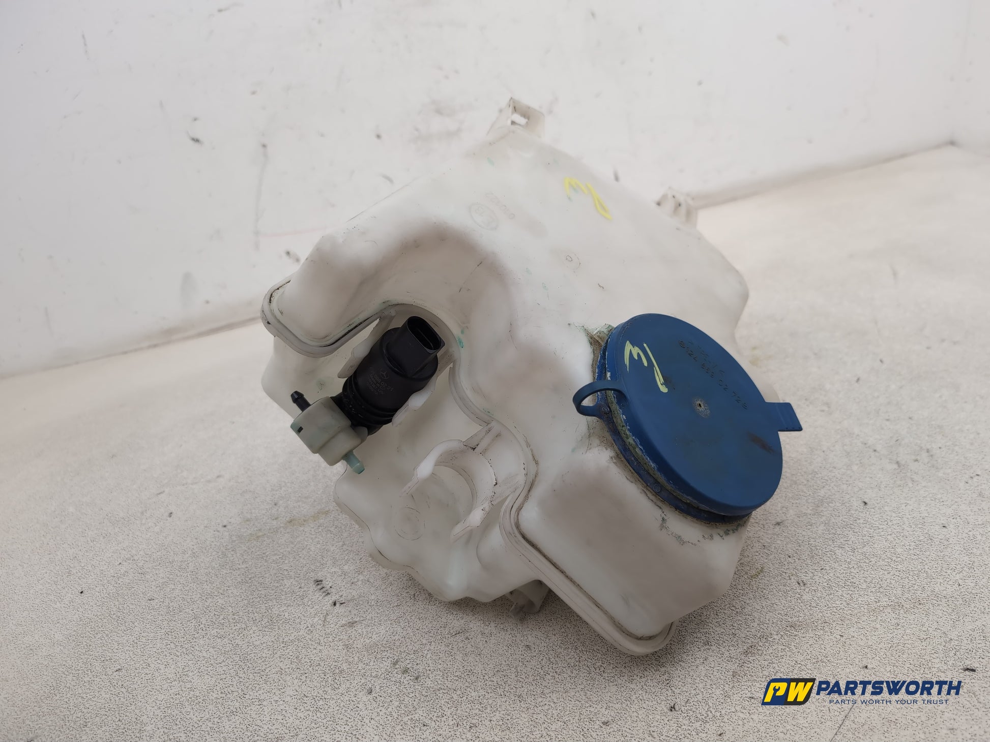 Mercedes-Benz B200 B-Class W245 Washer Bottle Windscreen A1698690220 2005-2011 - photo 2