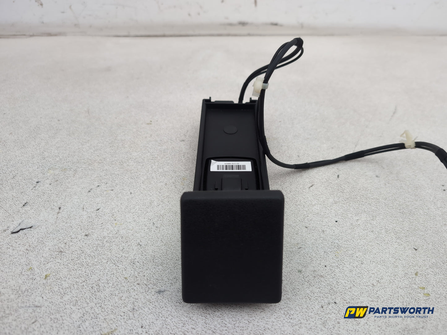 Mercedes-Benz B200 B-Class W245 Centre Console Storage Tray A1696800035 - photo 2