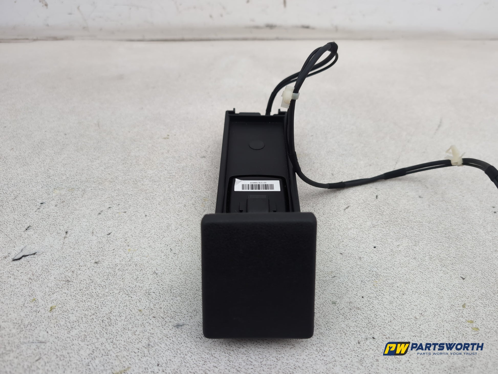 Mercedes-Benz B200 B-Class W245 Centre Console Storage Tray A1696800035 - photo 2