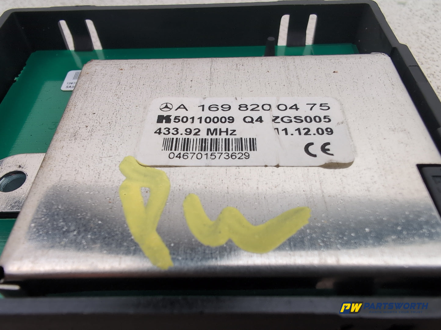 Mercedes-Benz B200 B-Class Aerial Antenna Amplifier Control Unit A1698200475 - photo 8