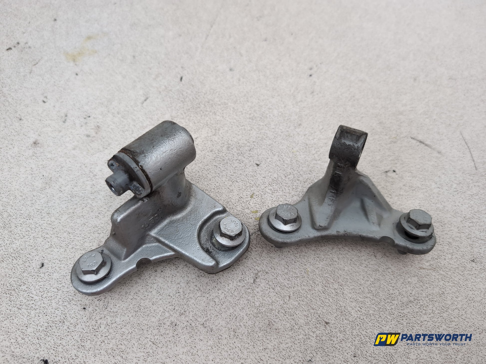 Mercedes-Benz B200 B-Class W245 Front Door Hinge Pair Lh Passenger Side - photo 2