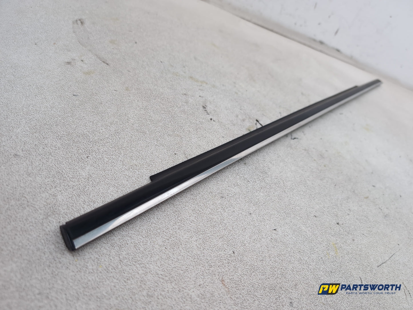 Mercedes-Benz B200 B-Class W245 Rear Left Door Window Trim A1697351565 2005-2011 - photo 8