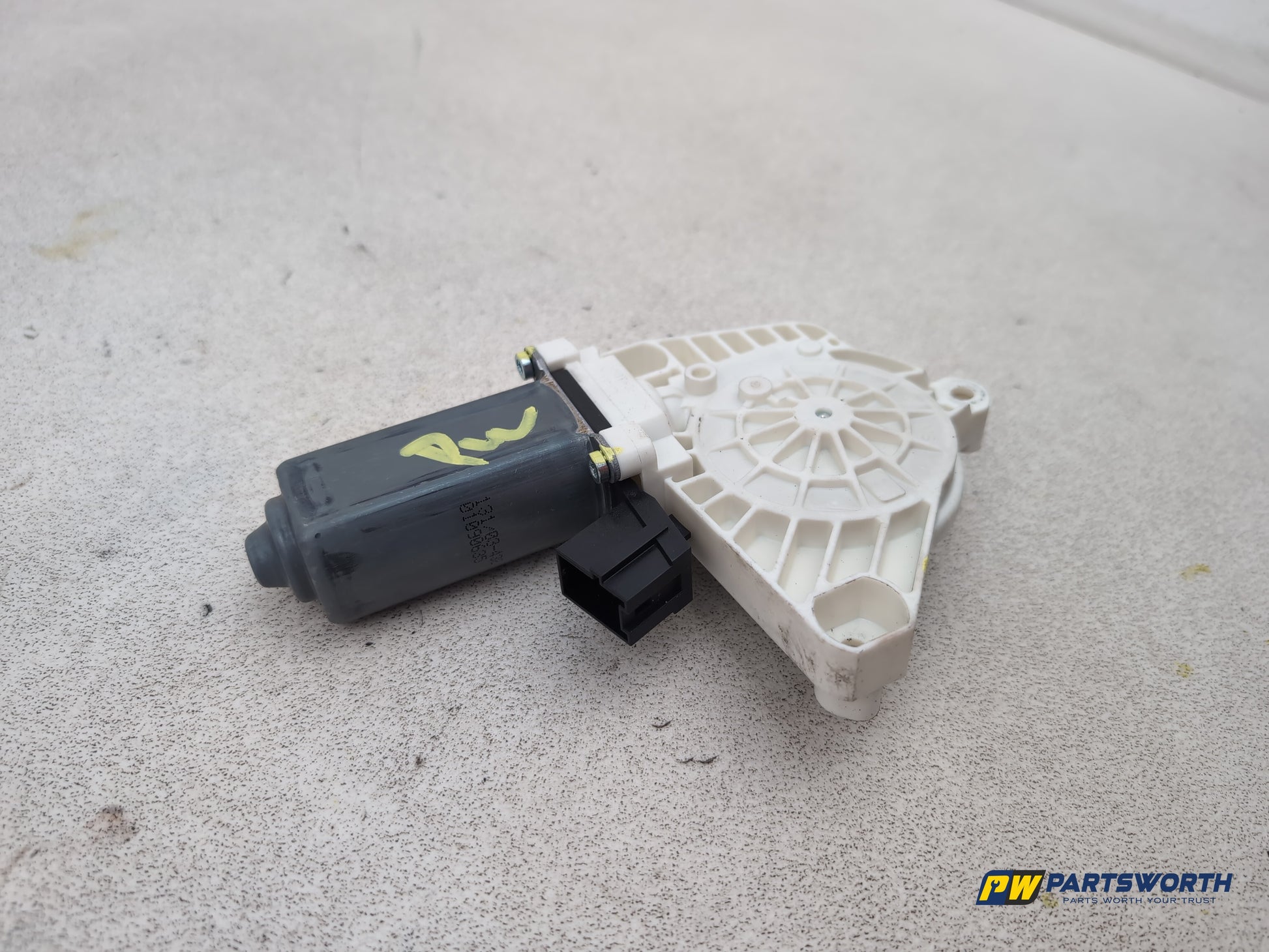 Mercedes-Benz B200 B-Class W245 Left Front Window Motor A1698204342 2005-2011 - photo 2