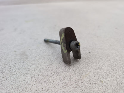 Mercedes-Benz B200 B-Class W245 2.0l Diesel Fuel Injecor Holding Clamp 2005-2011 - photo 2