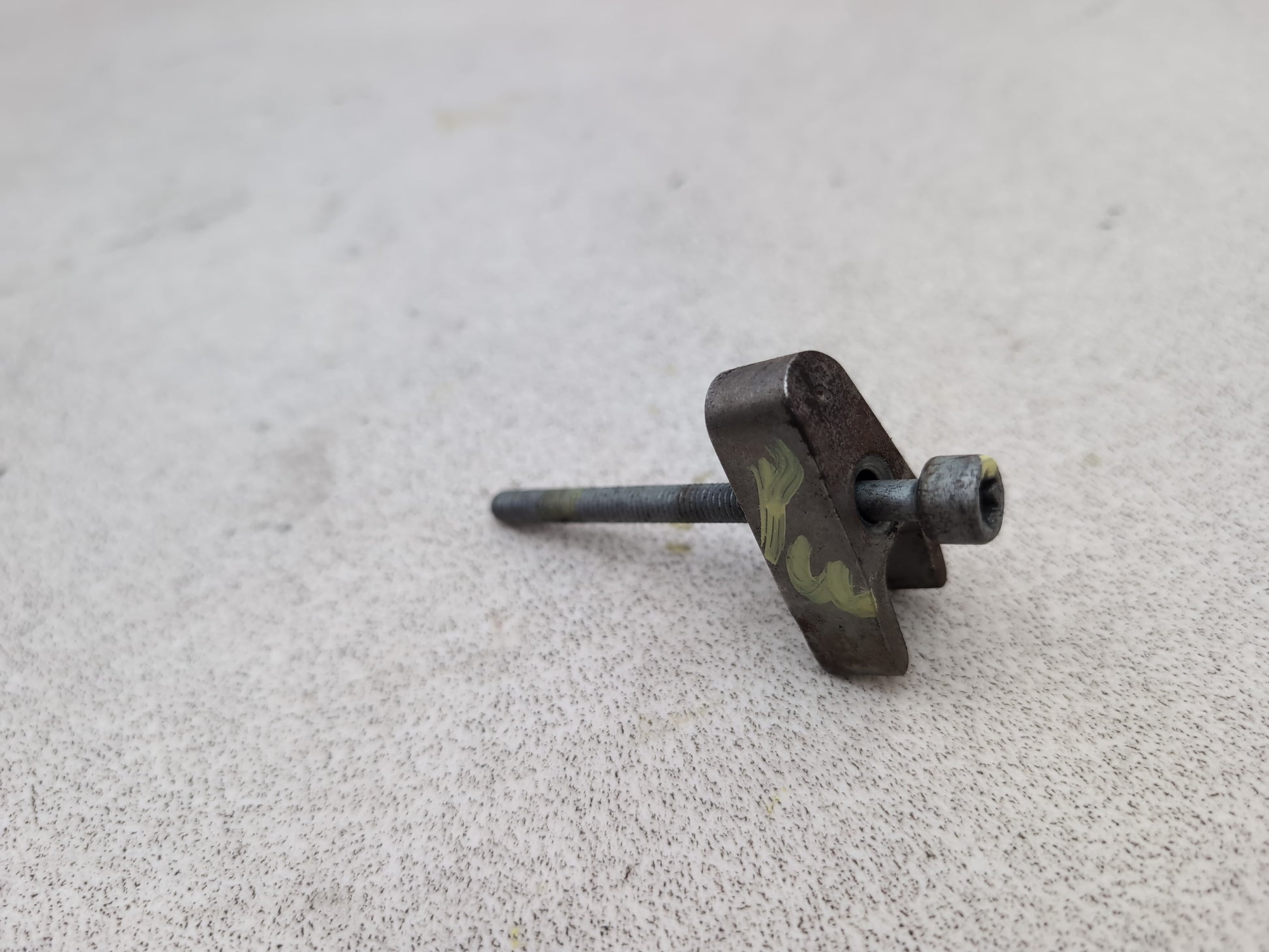 Mercedes-Benz B200 B-Class W245 2.0l Diesel Fuel Injecor Holding Clamp 2005-2011 - photo 2
