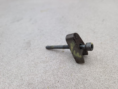 Mercedes-Benz B200 B-Class W245 2.0l Diesel Fuel Injecor Holding Clamp 2005-2011 - photo 2