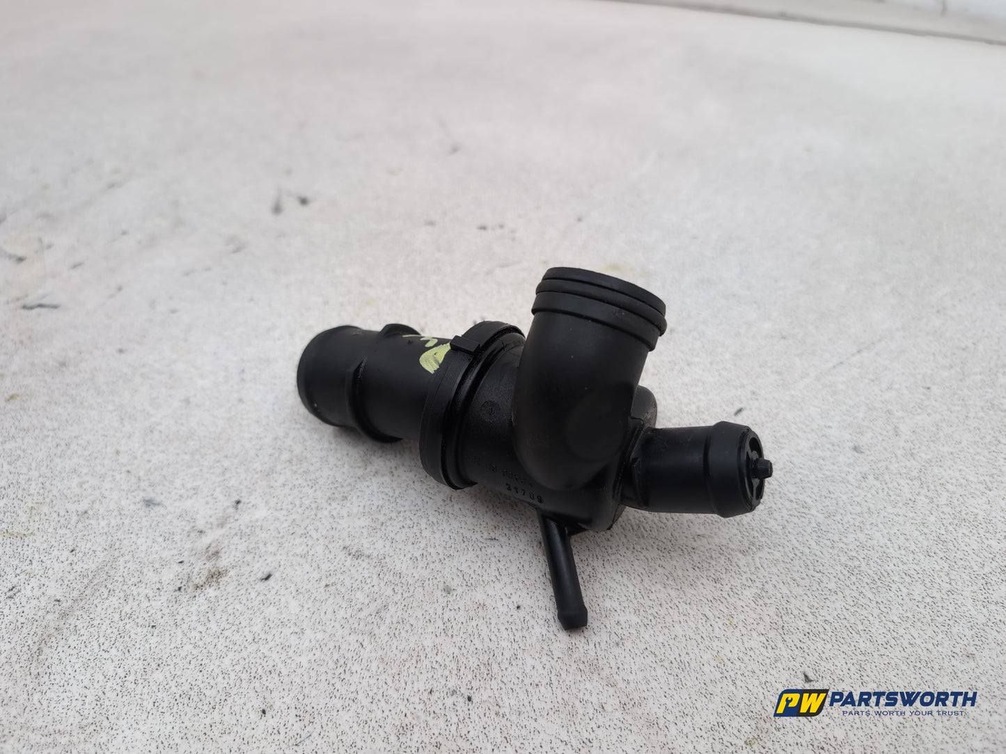Mercedes-Benz B200 B-Class W245 2.0l Diesel Thermostat Housing A6402000515 - photo 2
