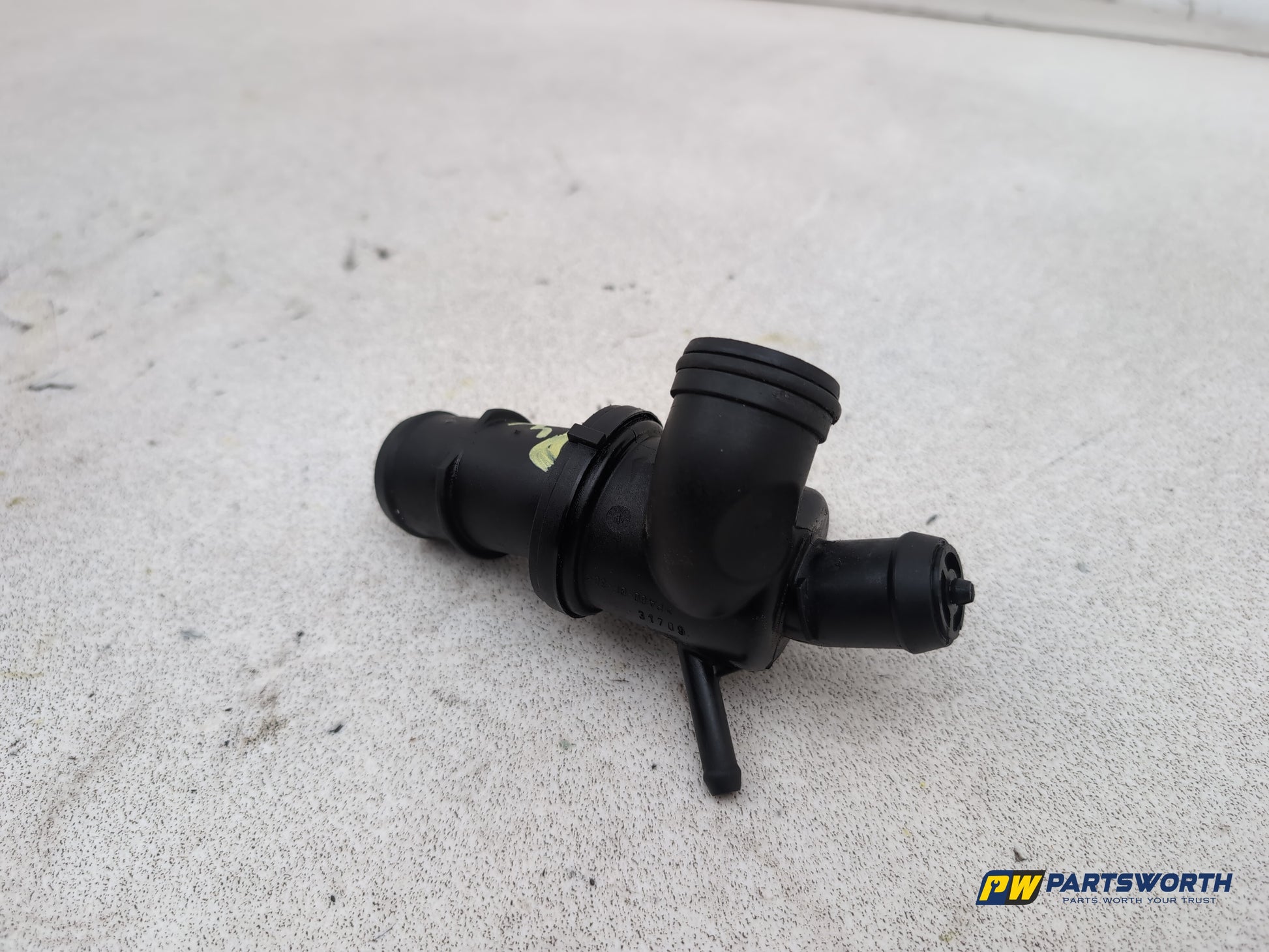 Mercedes-Benz B200 B-Class W245 2.0l Diesel Thermostat Housing A6402000515 - photo 2