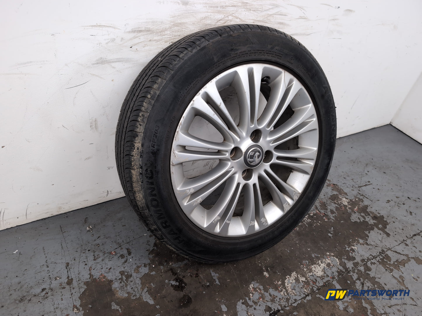 Vauxhall Corsa Se Alloy Wheel With Tyre 195/55 R16 13298019 - photo 2