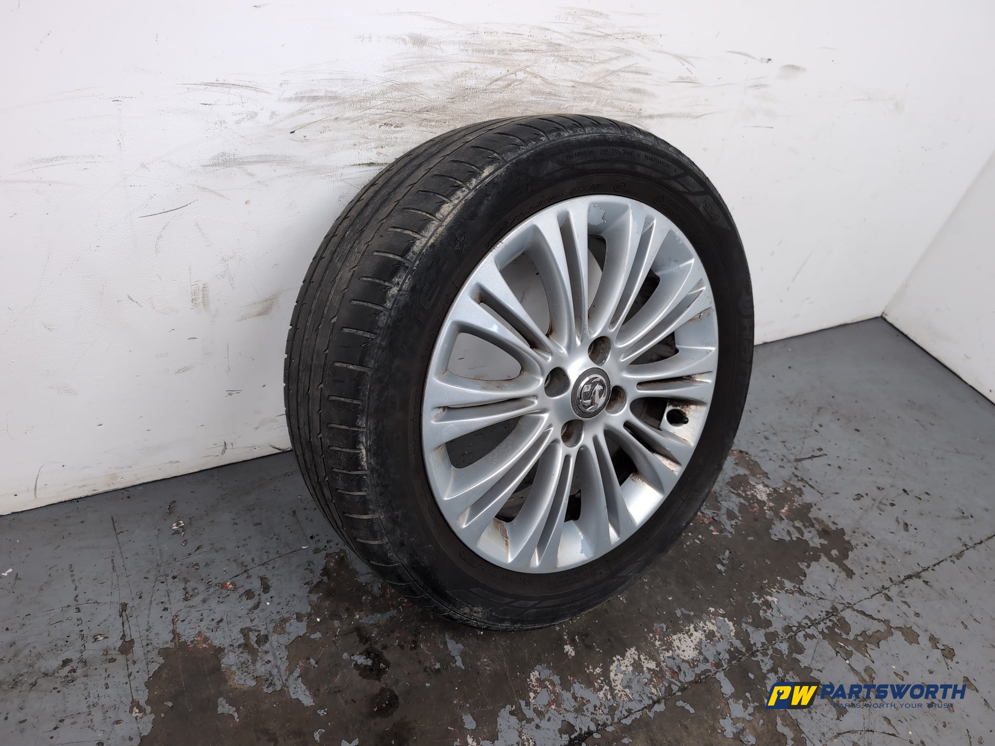 Vauxhall Corsa Se Alloy Wheel With Tyre 195/55 R16 13298019 - photo 2