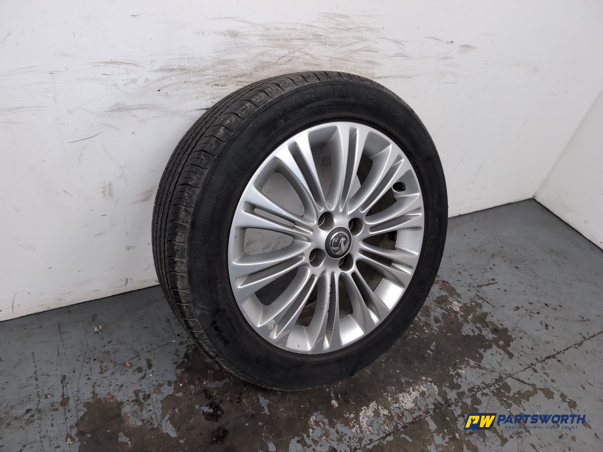 Vauxhall Corsa Se Alloy Wheel With Tyre 195/55 R16 13298019 - photo 2