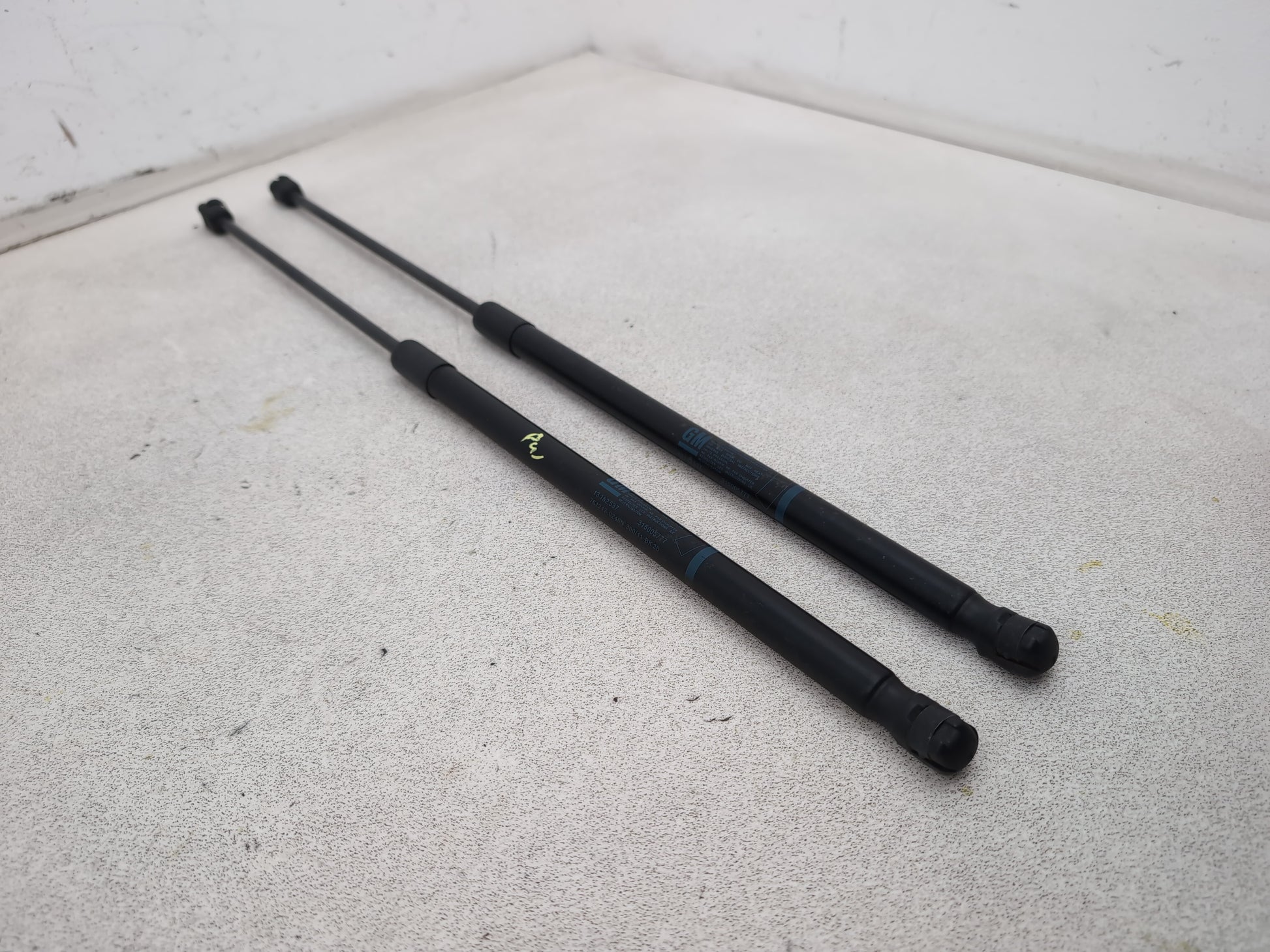 Vauxhall Corsa Se Tailgate Boot Lid Gas Strut 13182537 2006-2014 - photo 2