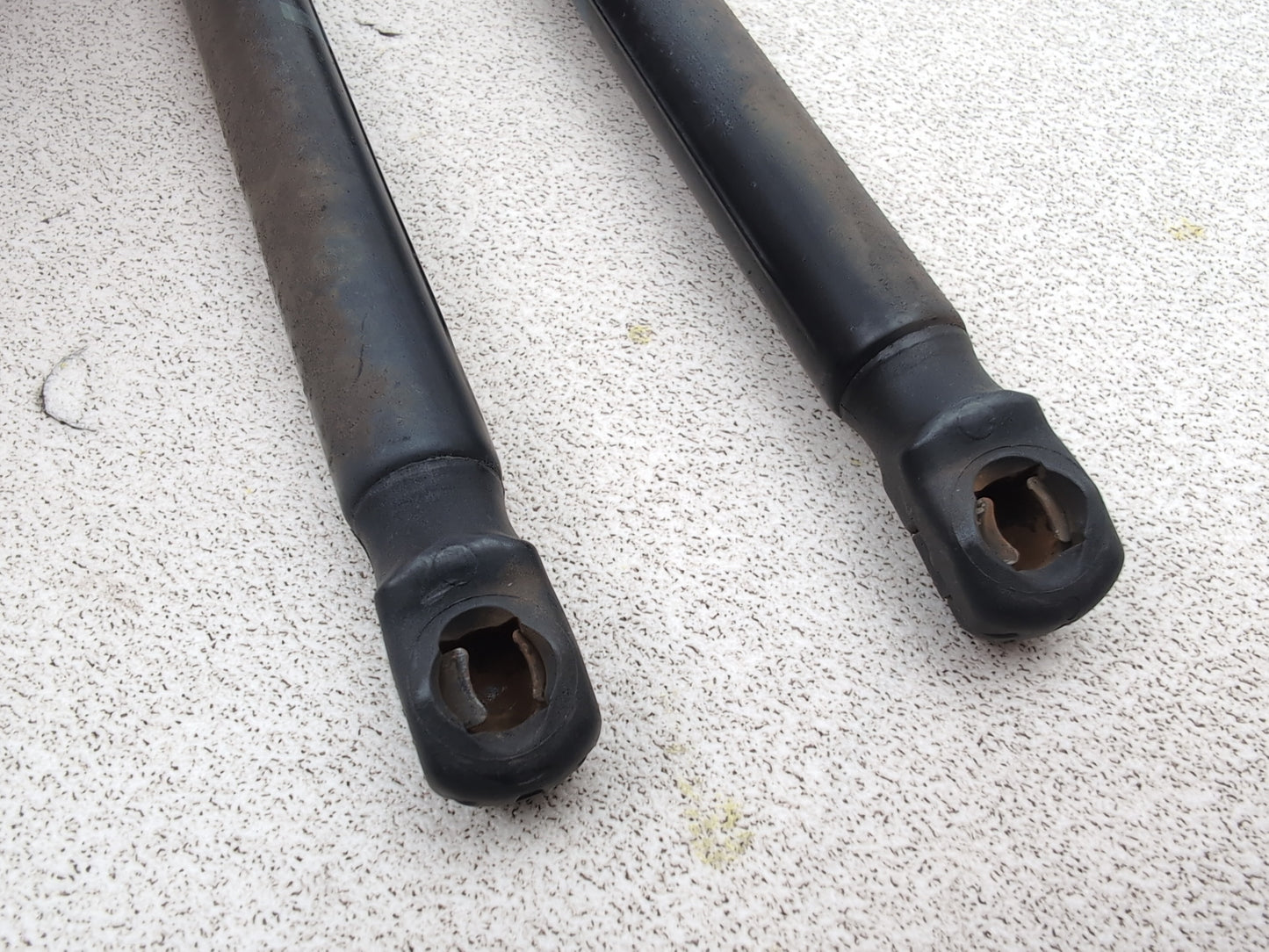 Vauxhall Corsa Se Tailgate Boot Lid Gas Strut 13182537 2006-2014 - photo 6