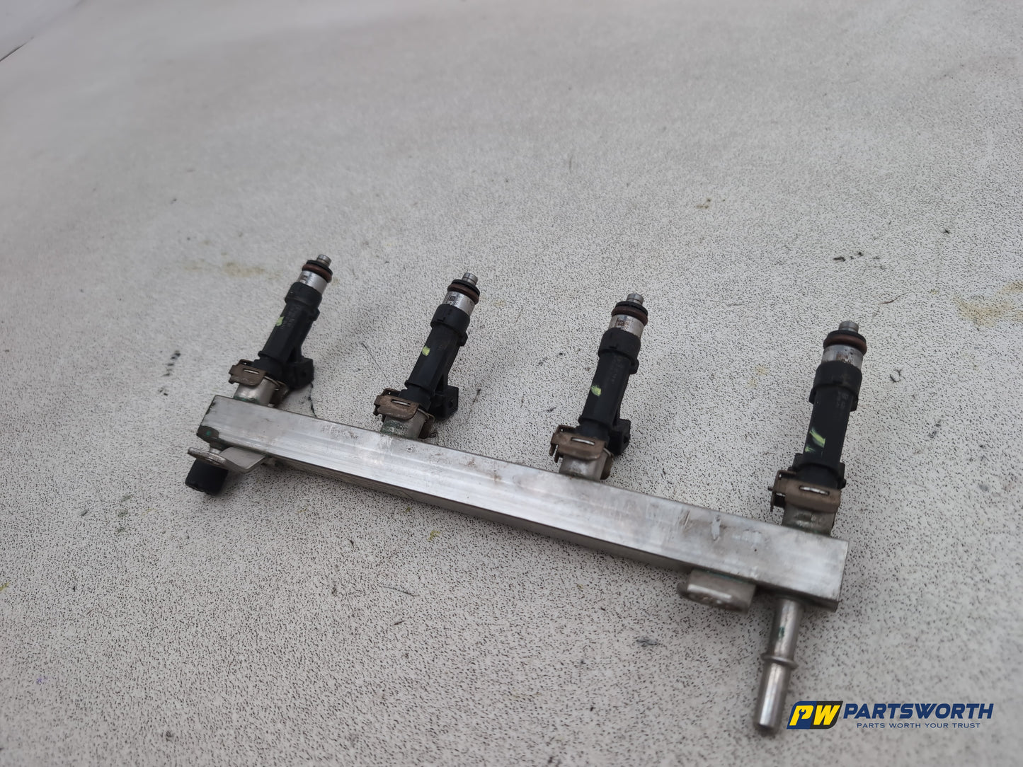 Vauxhall Corsa Se 1.2l Petrol Fuel Rail With Injectors 55562258 2006-2014 - photo 2