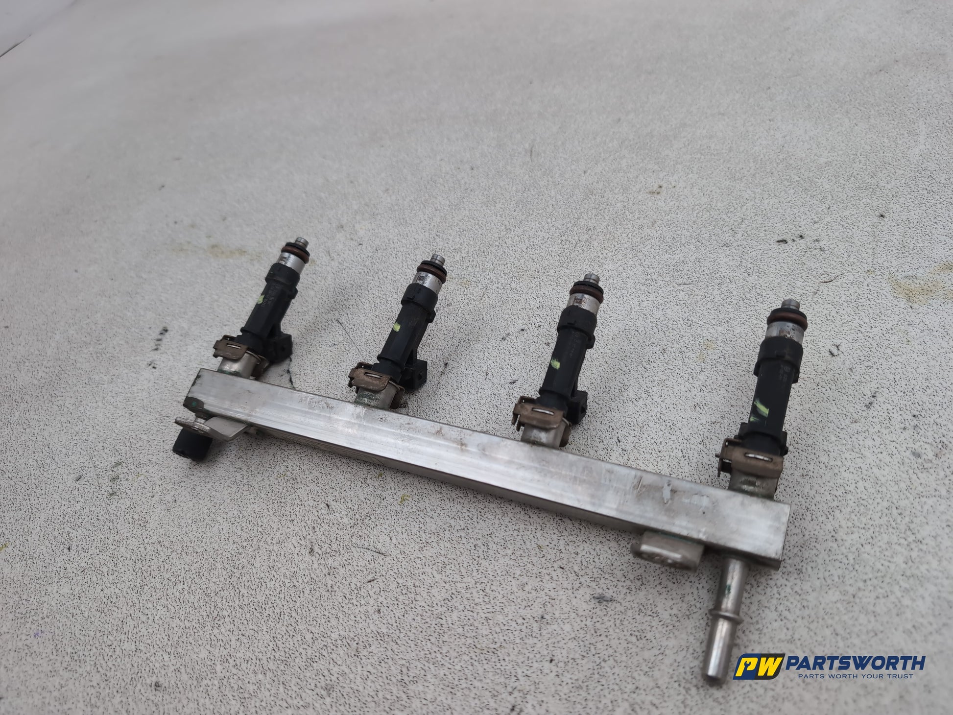 Vauxhall Corsa Se 1.2l Petrol Fuel Rail With Injectors 55562258 2006-2014 - photo 2