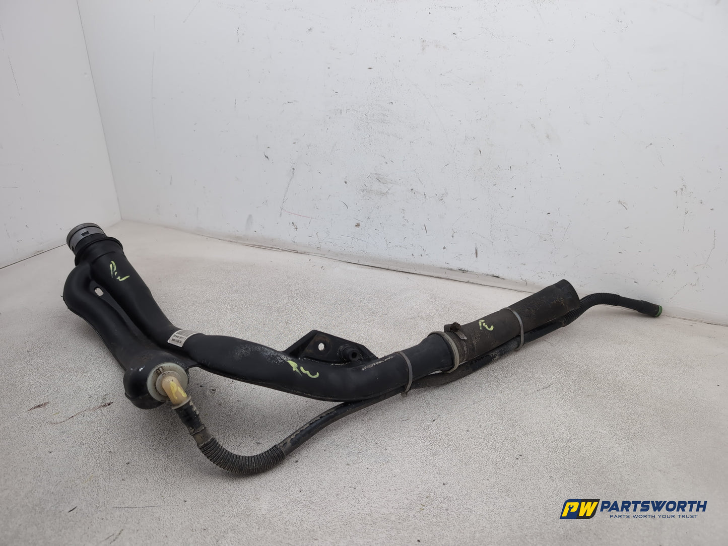 Vauxhall Corsa Se 1.2l Petrol Fuel Filler Neck 13216653 2006-2014 - photo 2