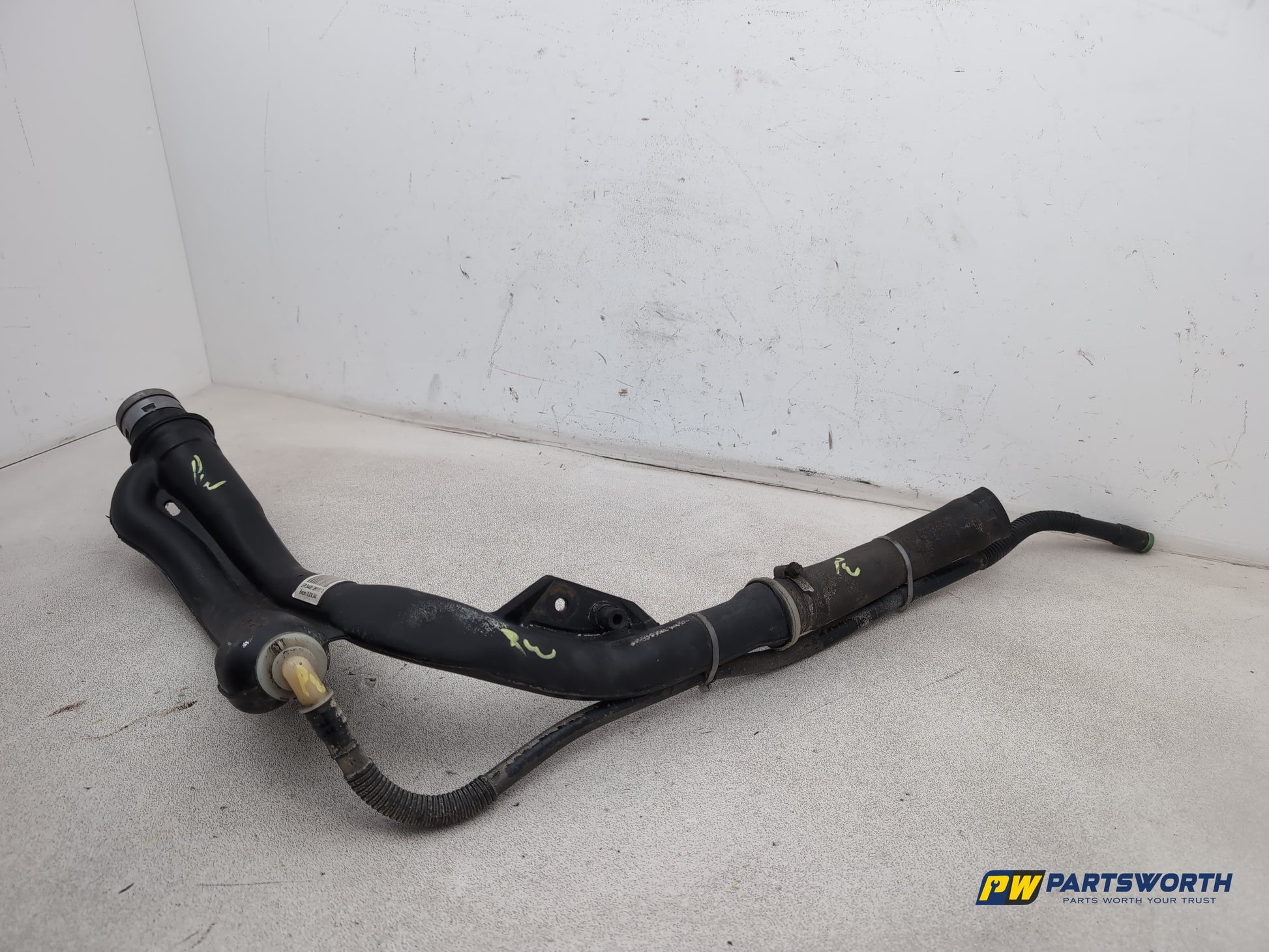 Vauxhall Corsa Se 1.2l Petrol Fuel Filler Neck 13216653 2006-2014 - photo 2