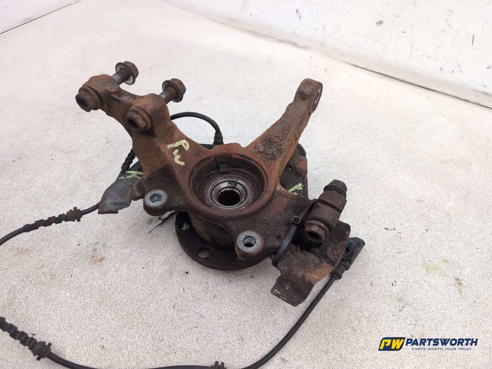 Vauxhall Corsa Se Wheel Hub Front Rh Driver Side 2006-2014 - photo 2