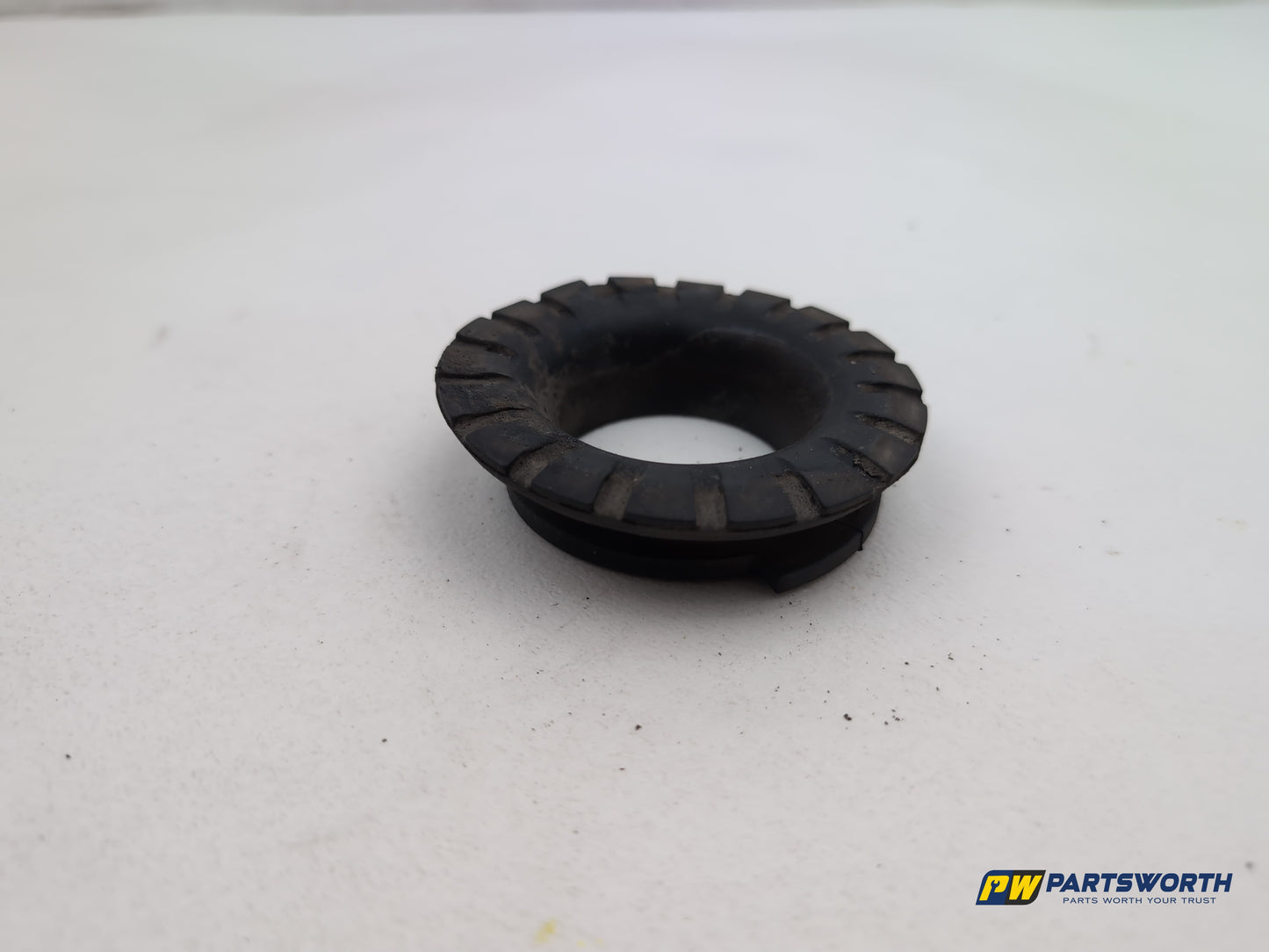 Vauxhall Corsa Se Rear Coil Spring Rubber Mount 55700710 2006-2014 - photo 2