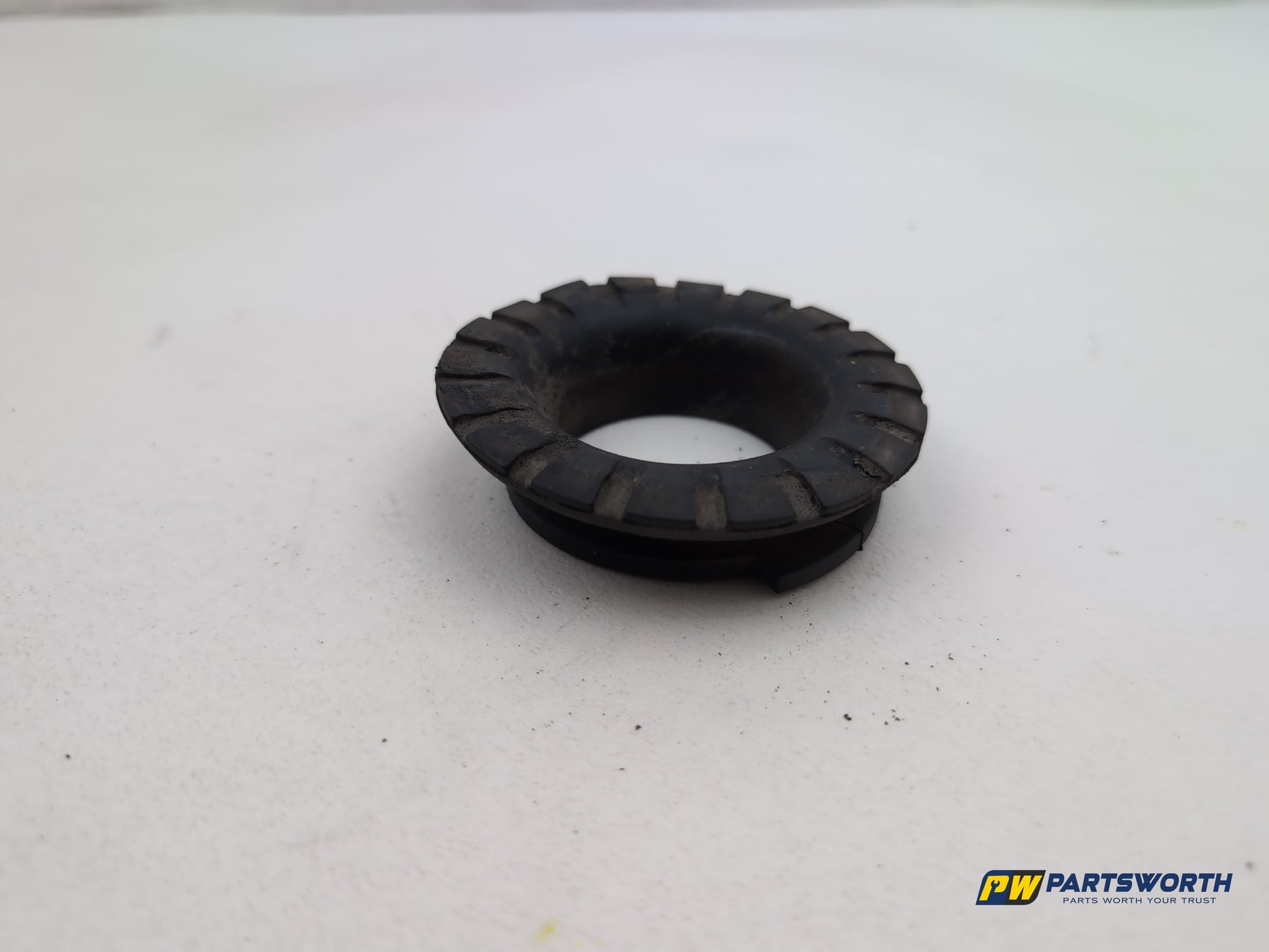 Vauxhall Corsa Se Rear Coil Spring Rubber Mount 55700710 2006-2014 - photo 2