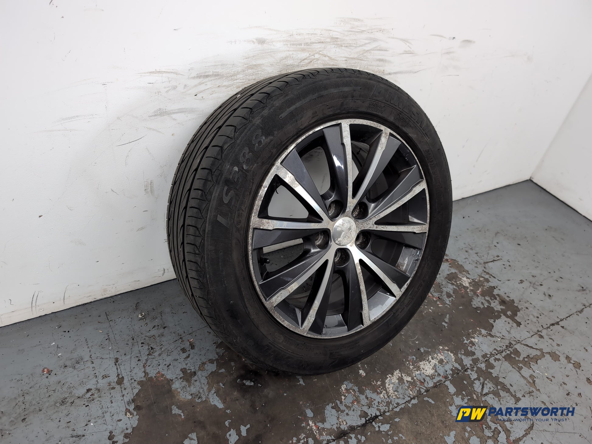 Peugeot 308 Allure Blue Hdi Alloy Wheel With Tyre 205/55 R16 9677989677 - photo 2