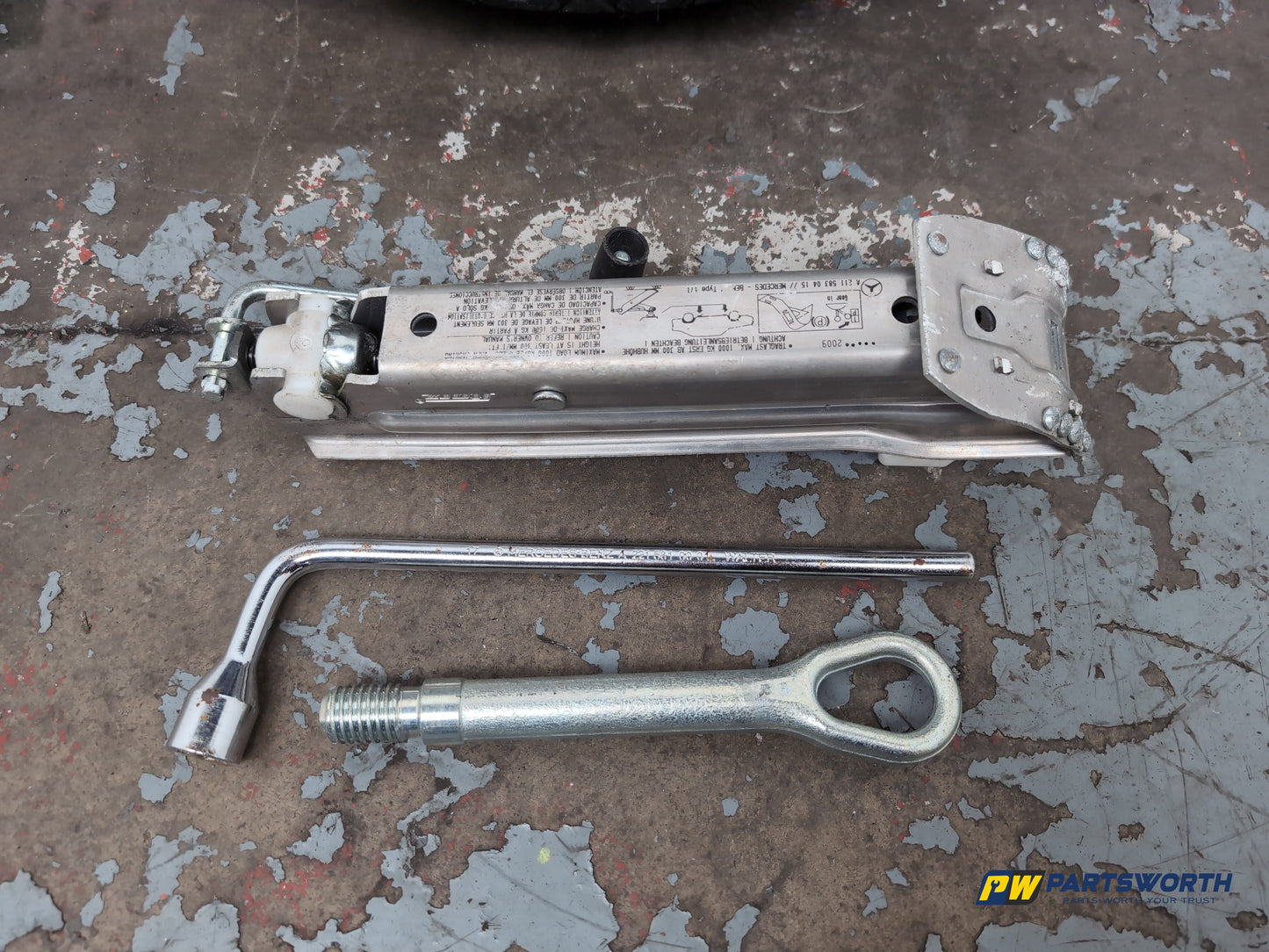 Space Saver Spare Wheel and Tool Kit  8