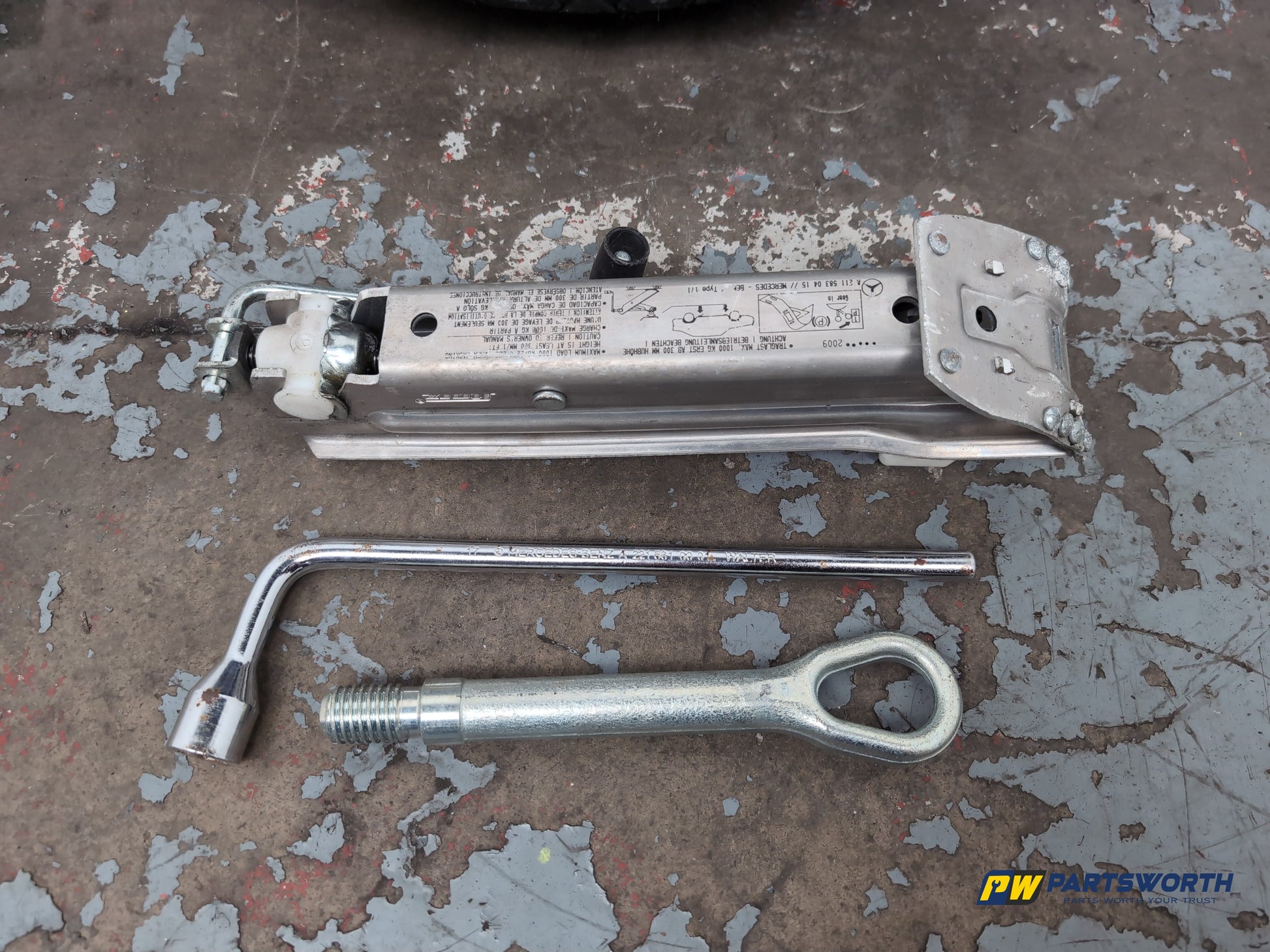 Space Saver Spare Wheel and Tool Kit  8