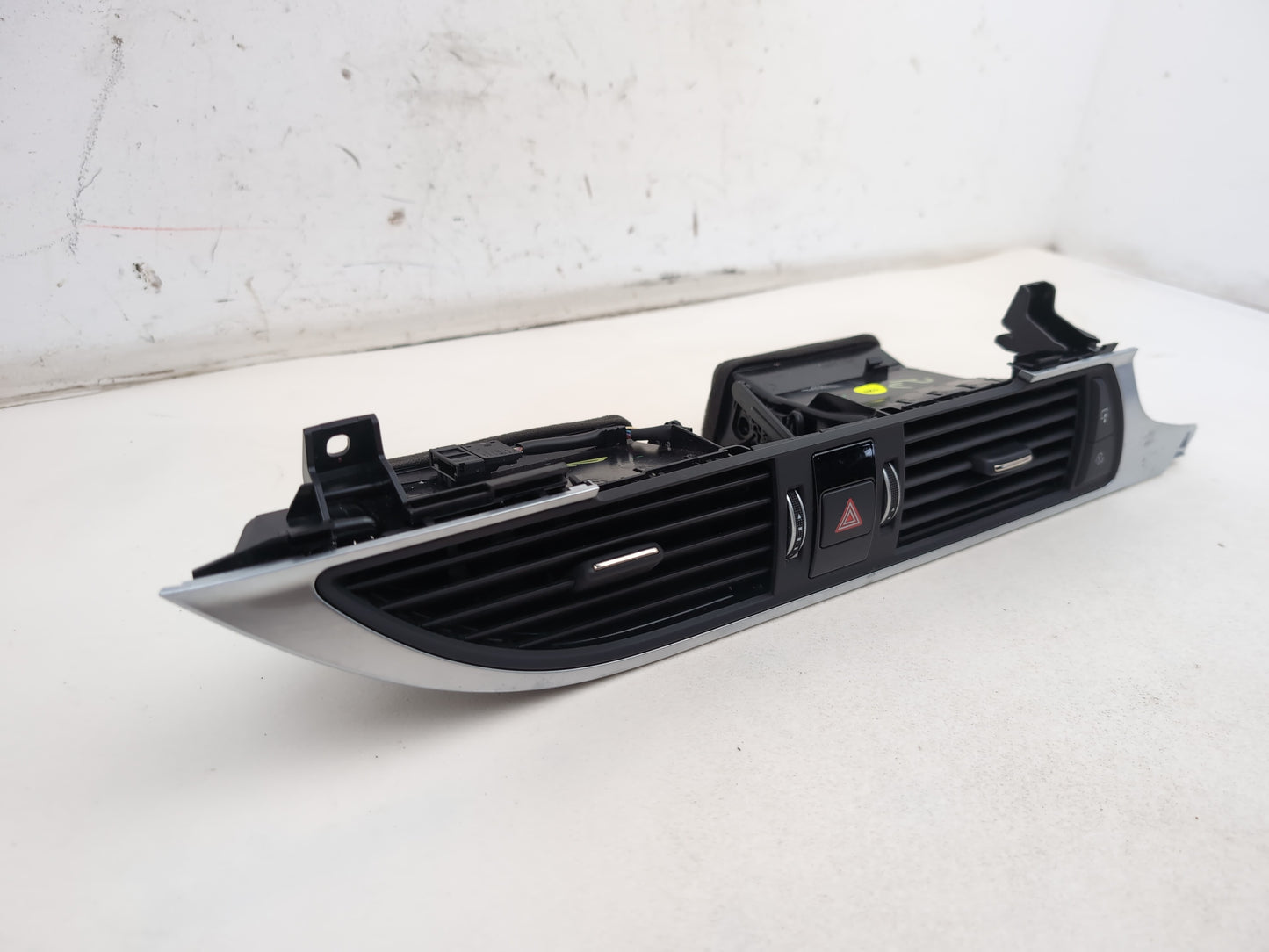 Audi A6 S Line Black Ed Tdi Quat Centre Dashboard Trim With Air Vent 4g2820951 - photo 2