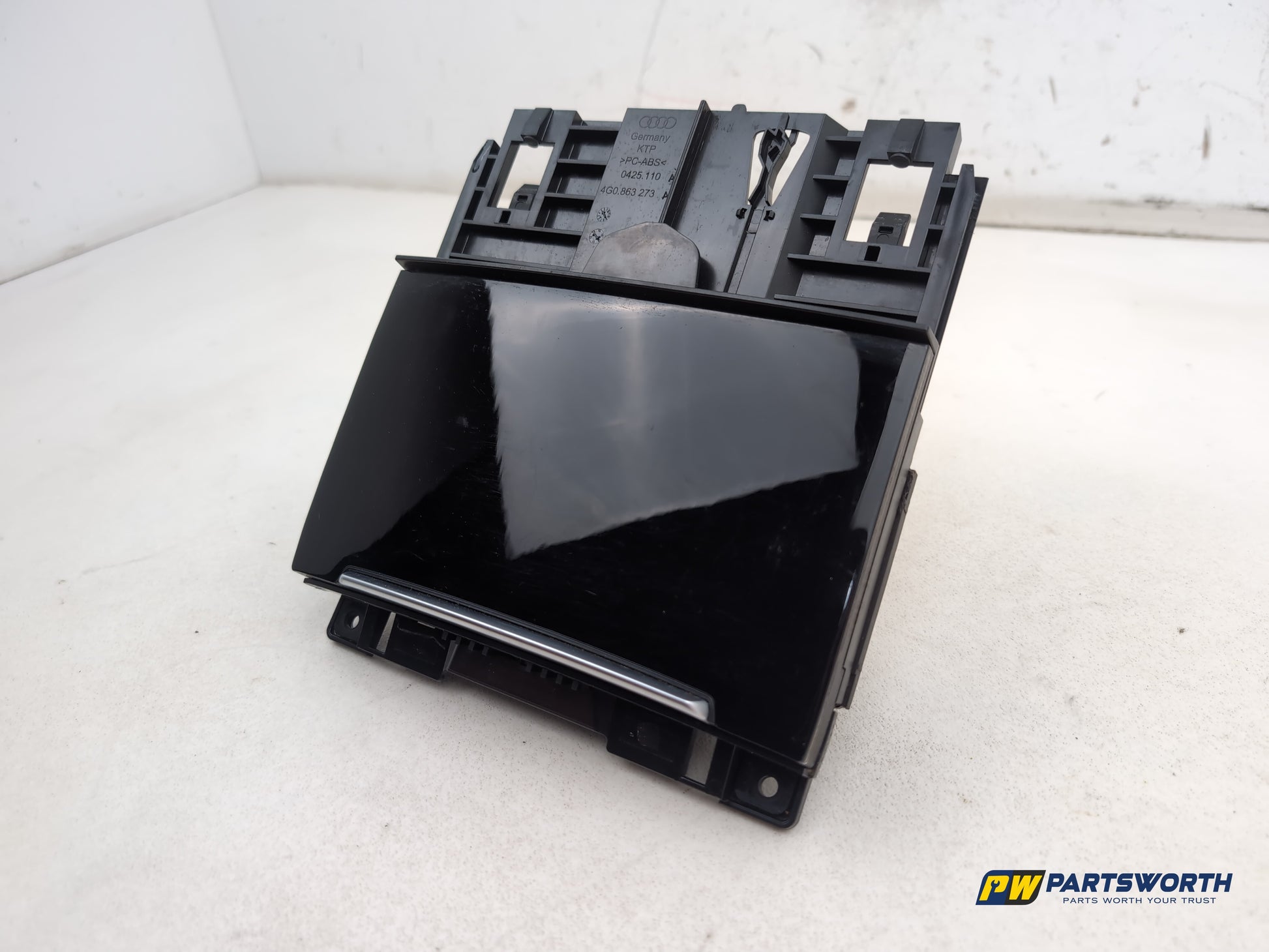 Audi A6 S Line Black Ed Tdi Quat Centre Console Storage Tray In Black 4g0864131 - photo 2