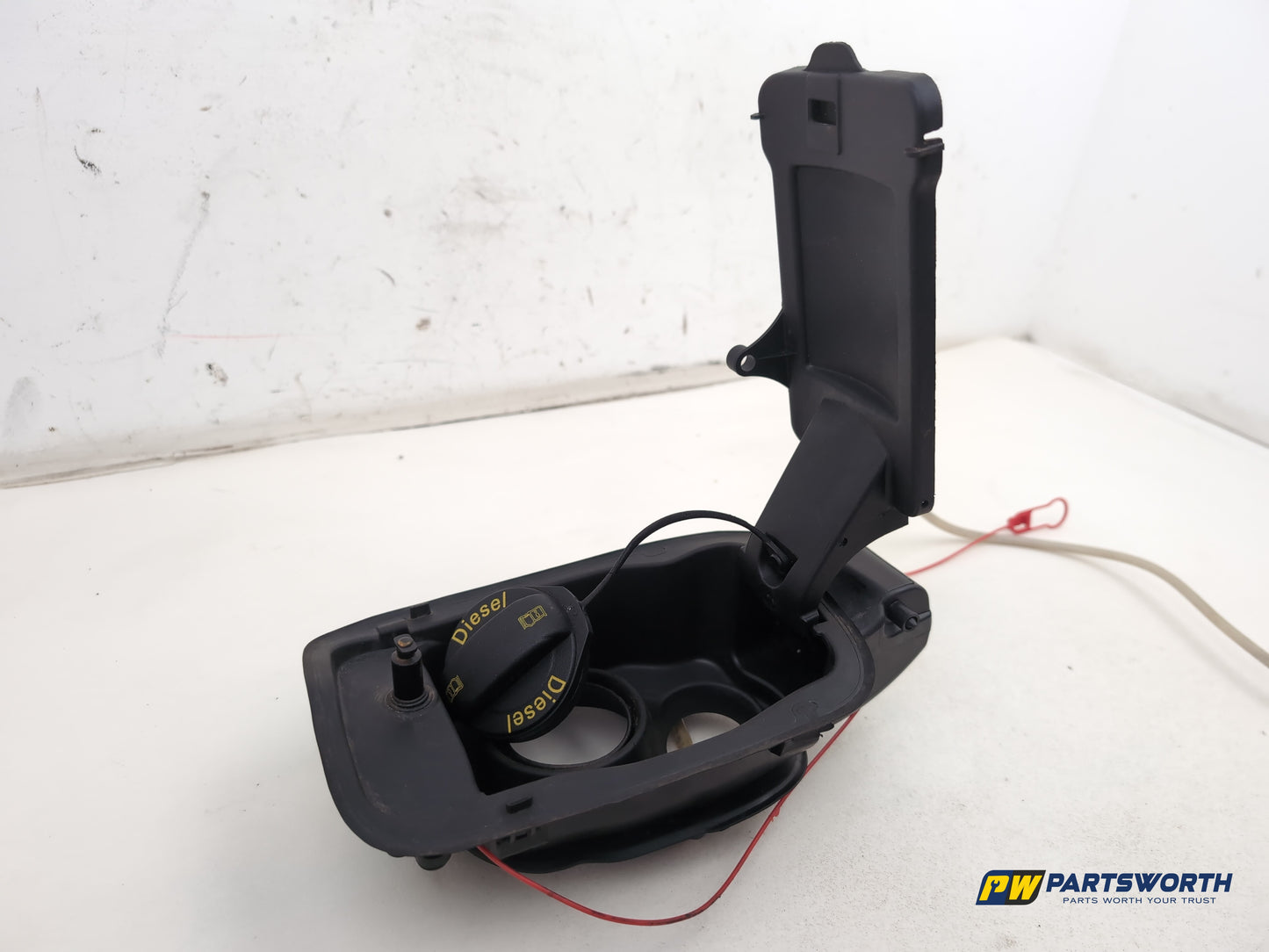 Audi A6 S Line Black Ed Tdi Fuel Filler Cap And Housing 4g0809906 2011-2018 - photo 2